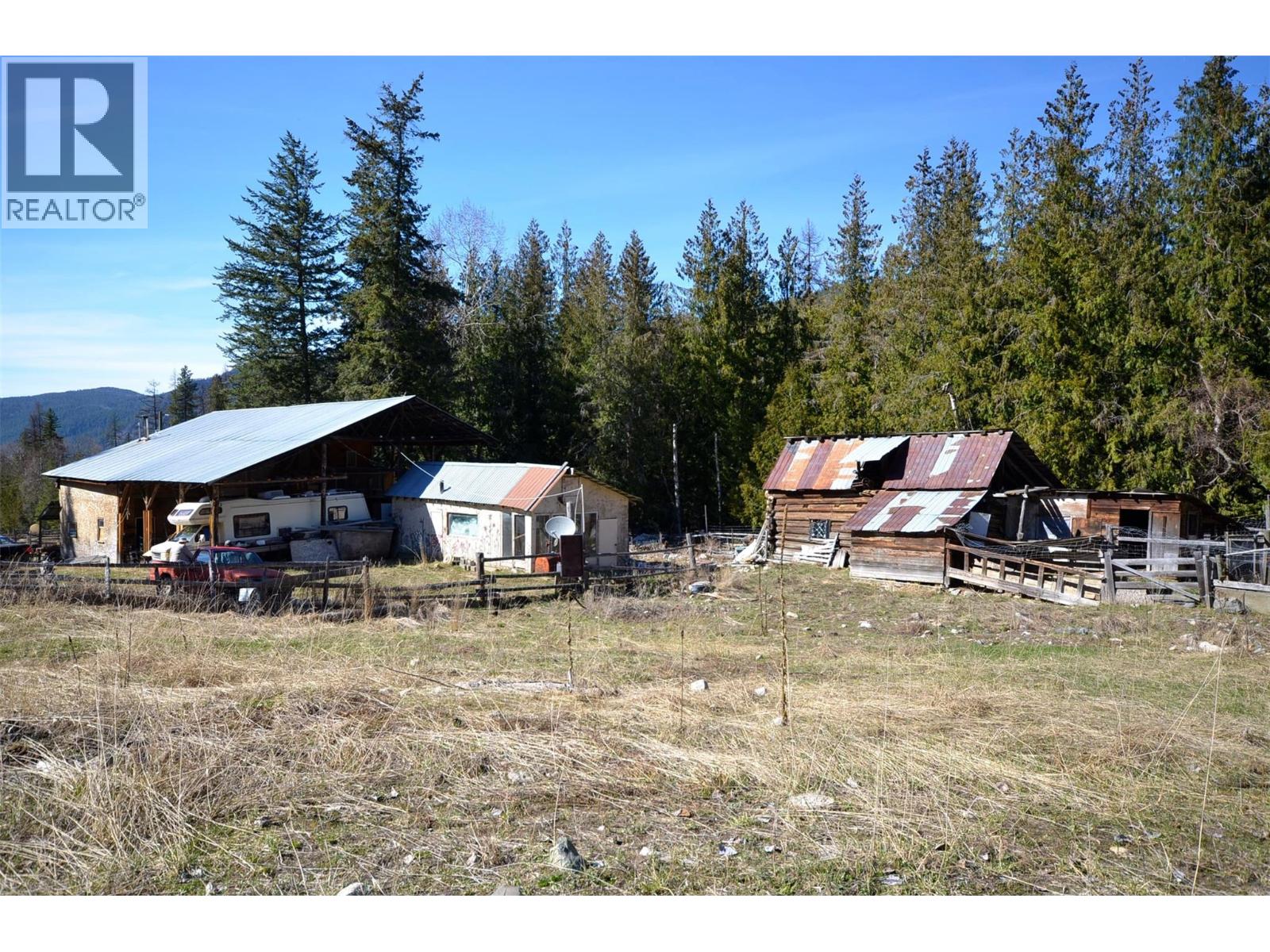 1538 Creighton Valley Road - 31