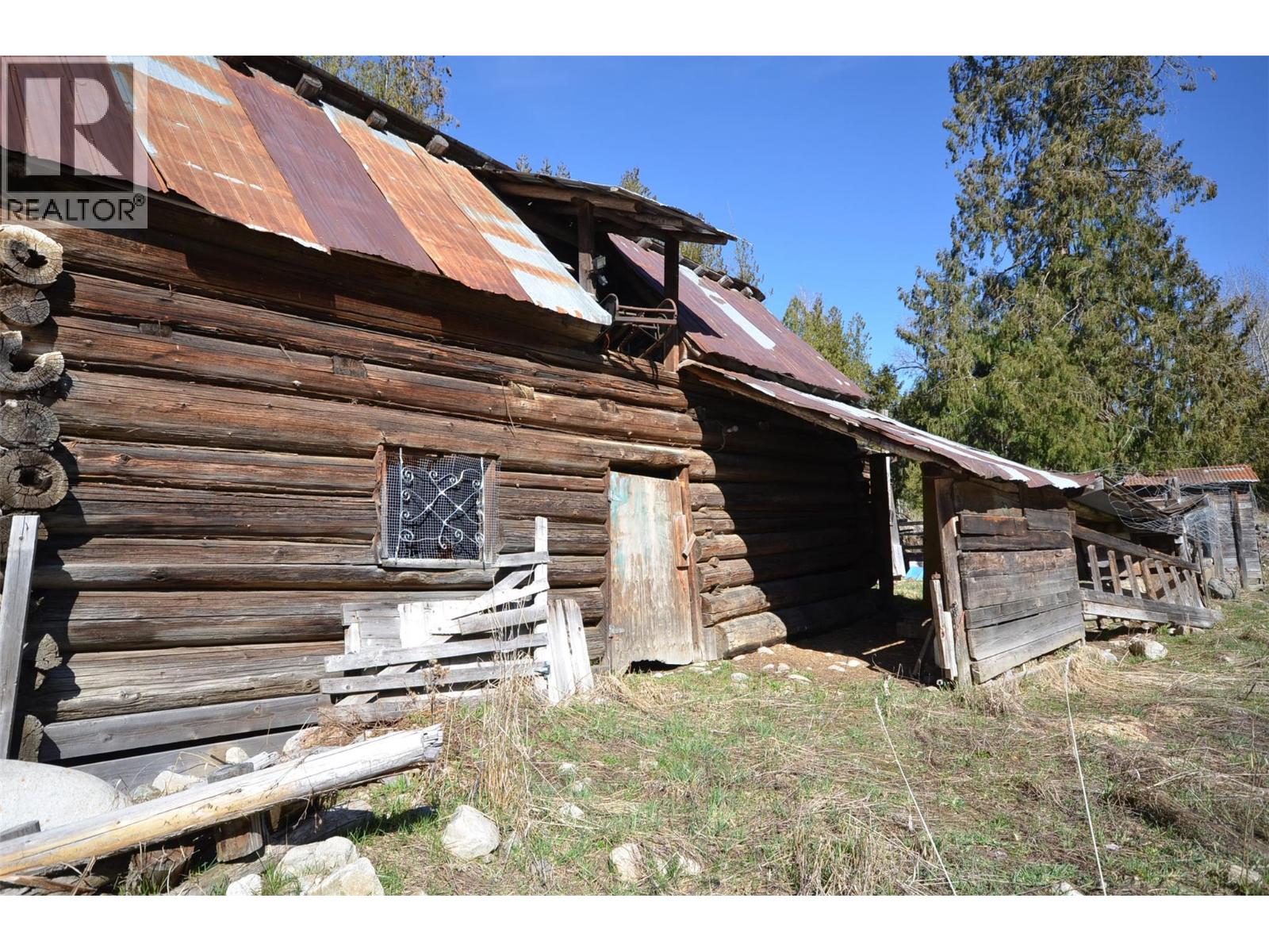 1538 Creighton Valley Road - 21