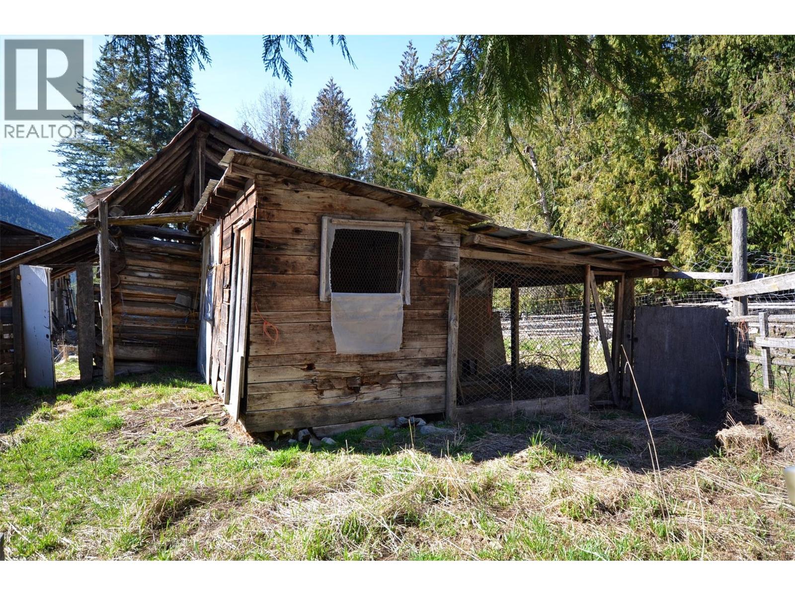 1538 Creighton Valley Road - 25
