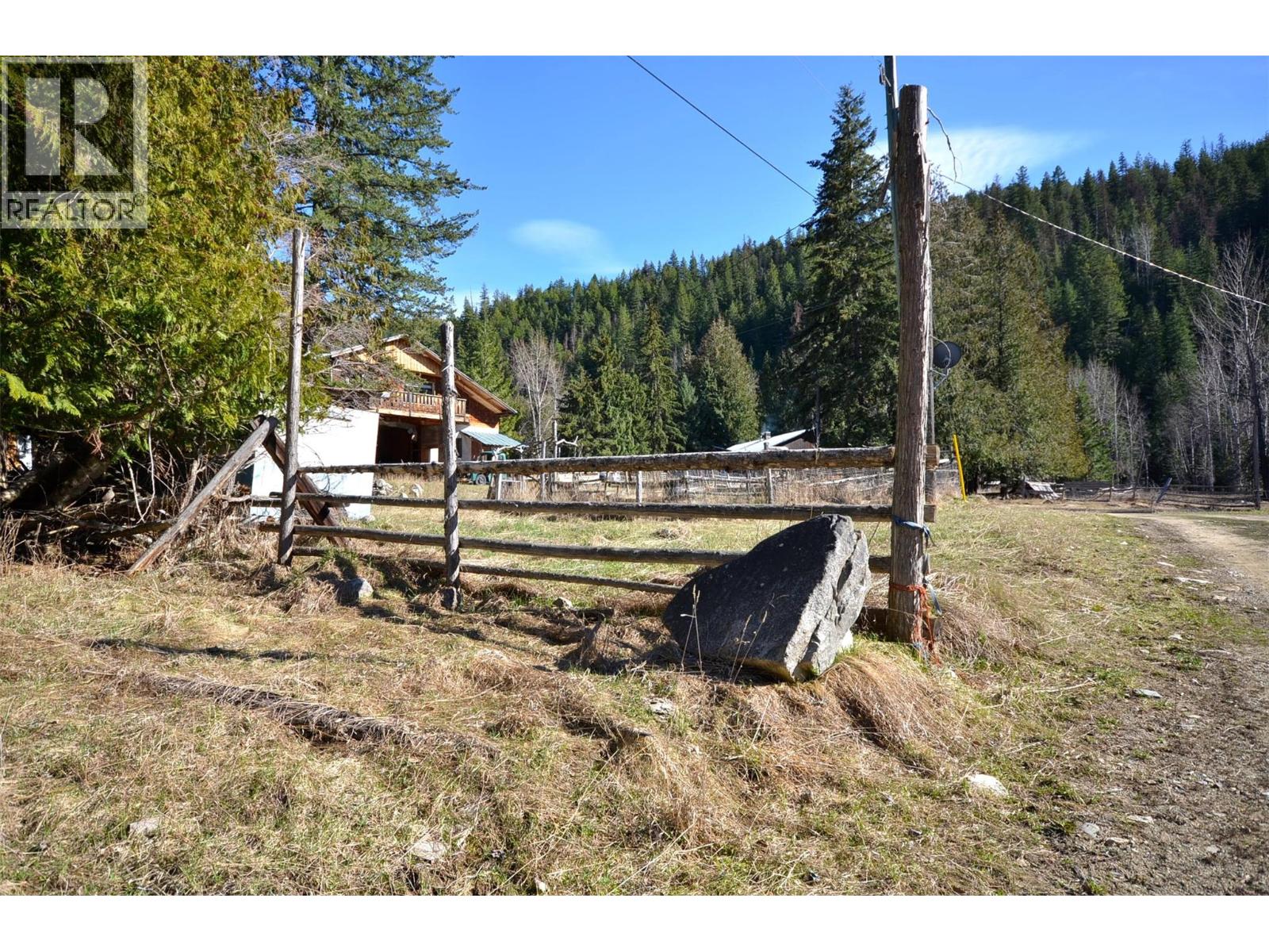 1538 Creighton Valley Road - 98