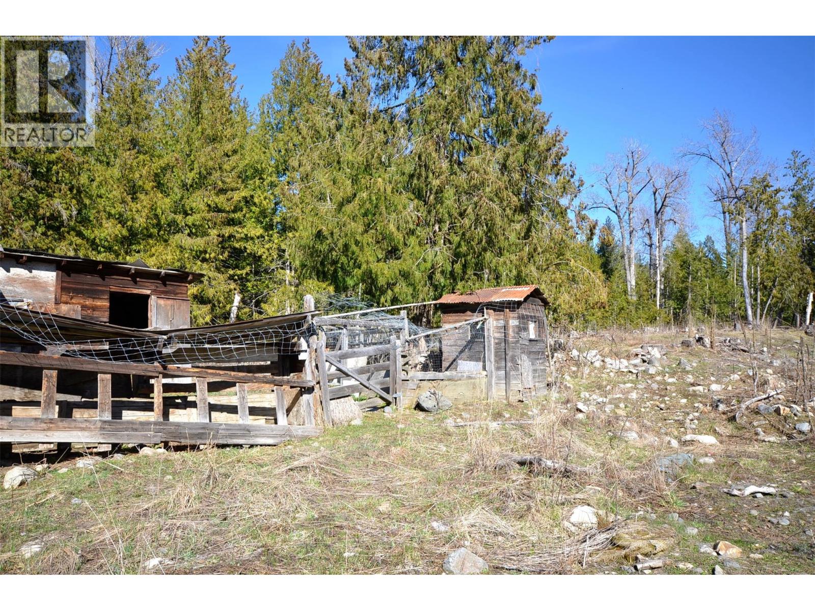 1538 Creighton Valley Road - 27