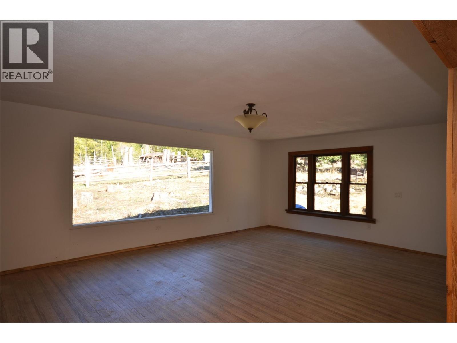 1538 Creighton Valley Road - 61