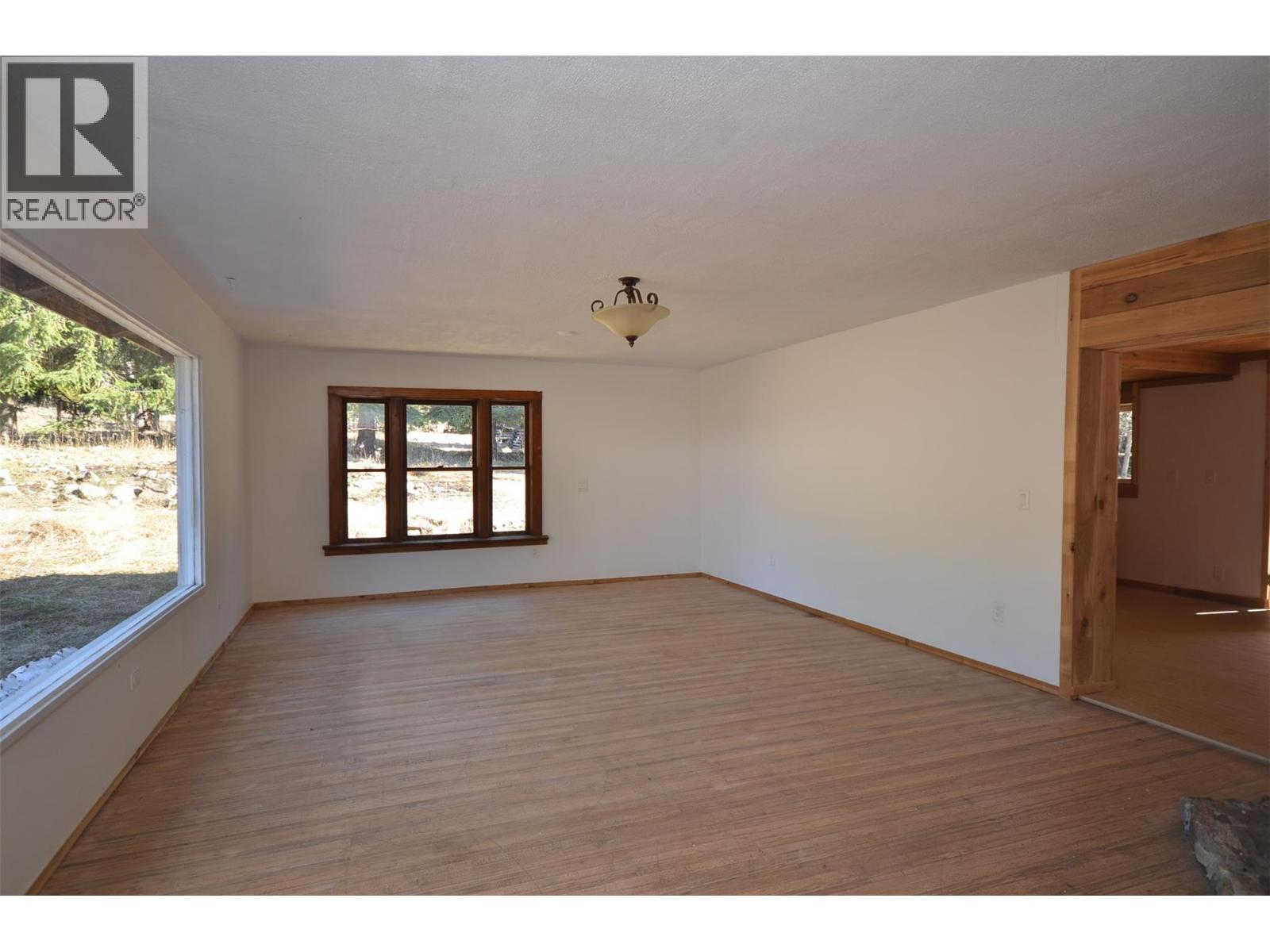 1538 CREIGHTON VALLEY ROAD - 42