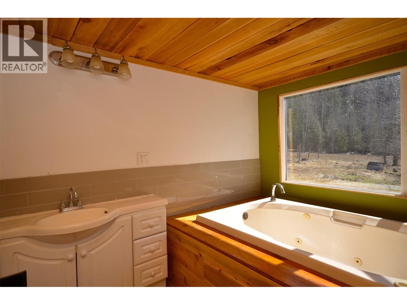 1538 Creighton Valley Road - 50
