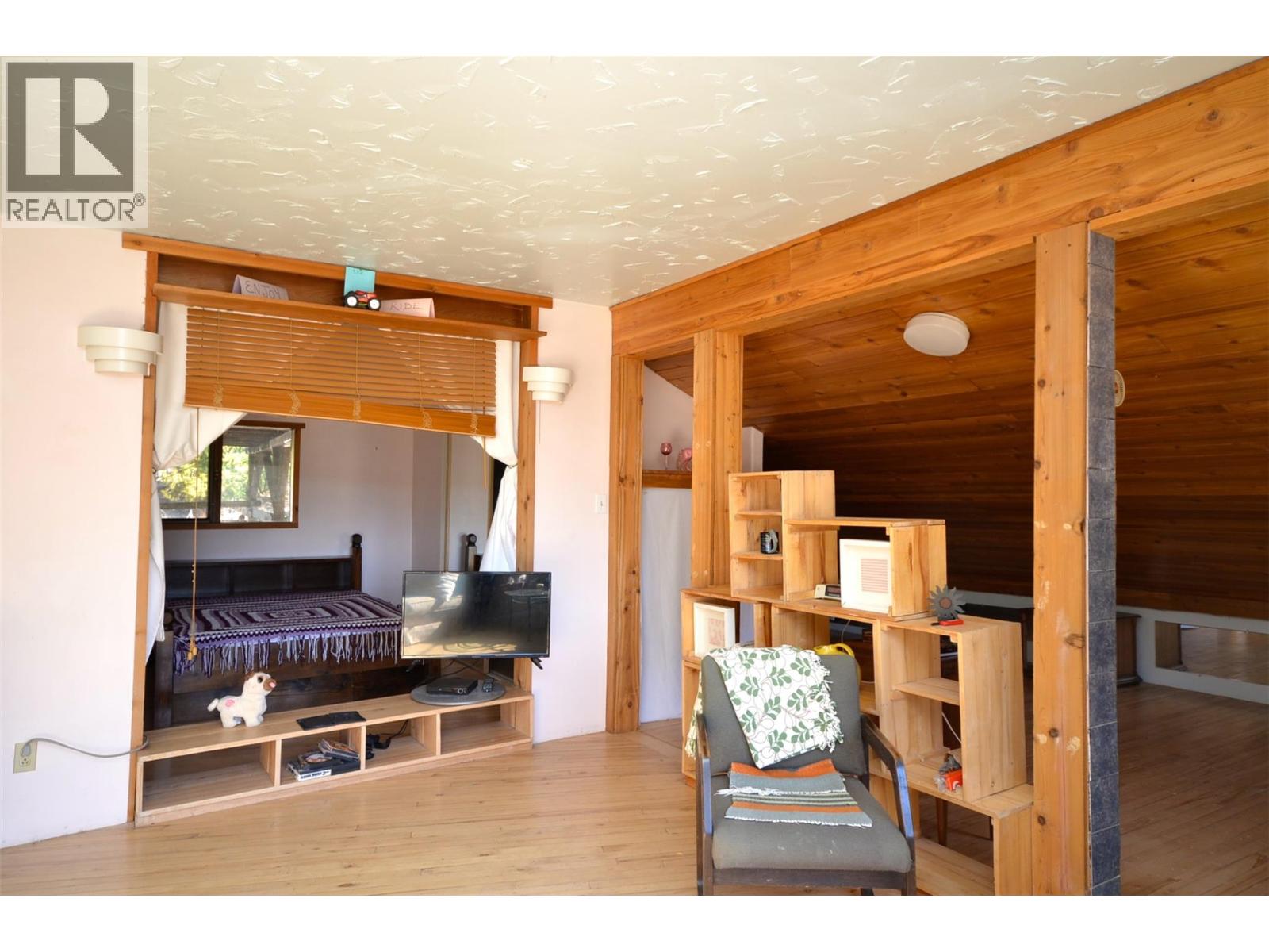 1538 CREIGHTON VALLEY ROAD - 89