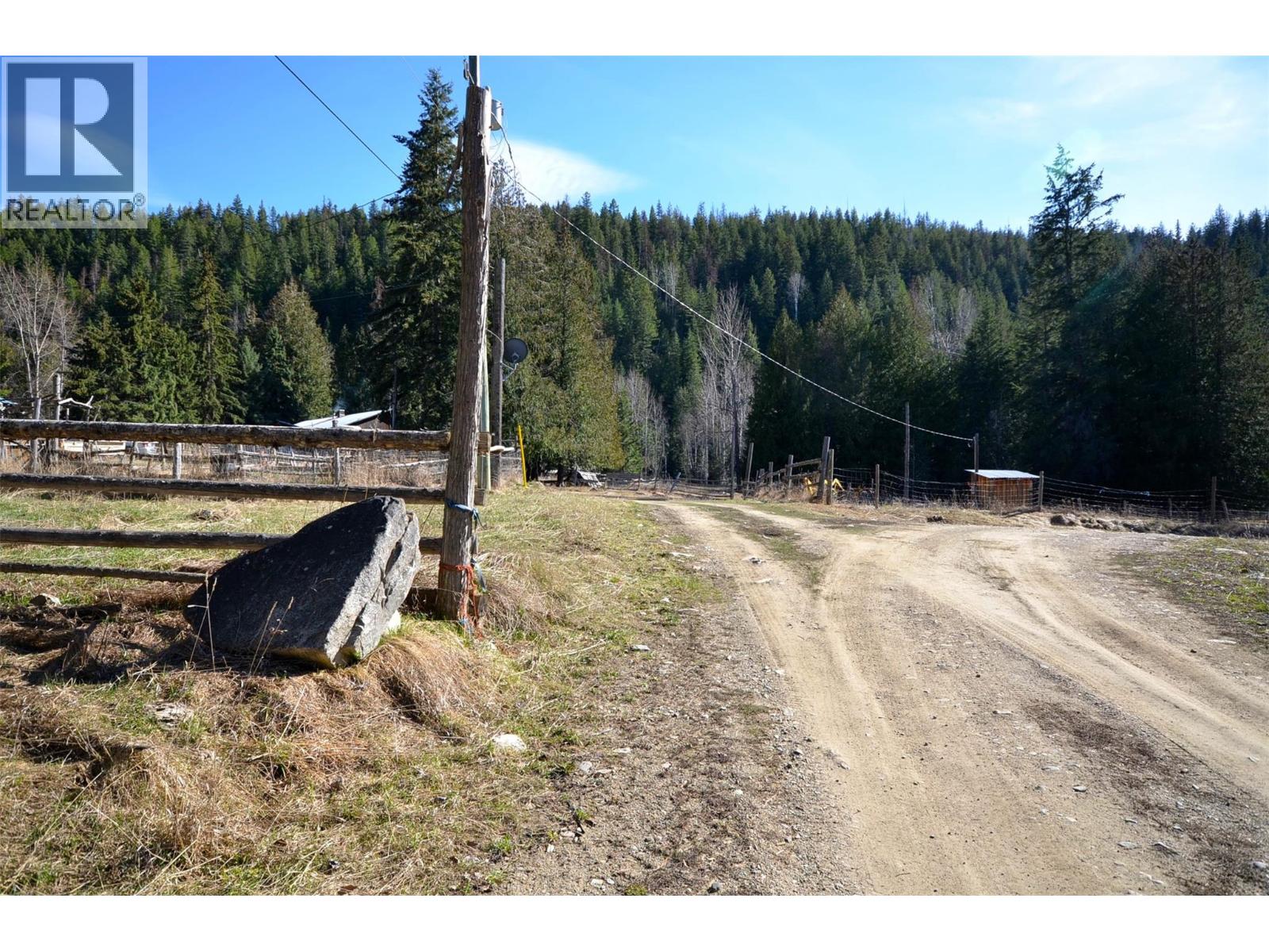 1538 Creighton Valley Road - 97