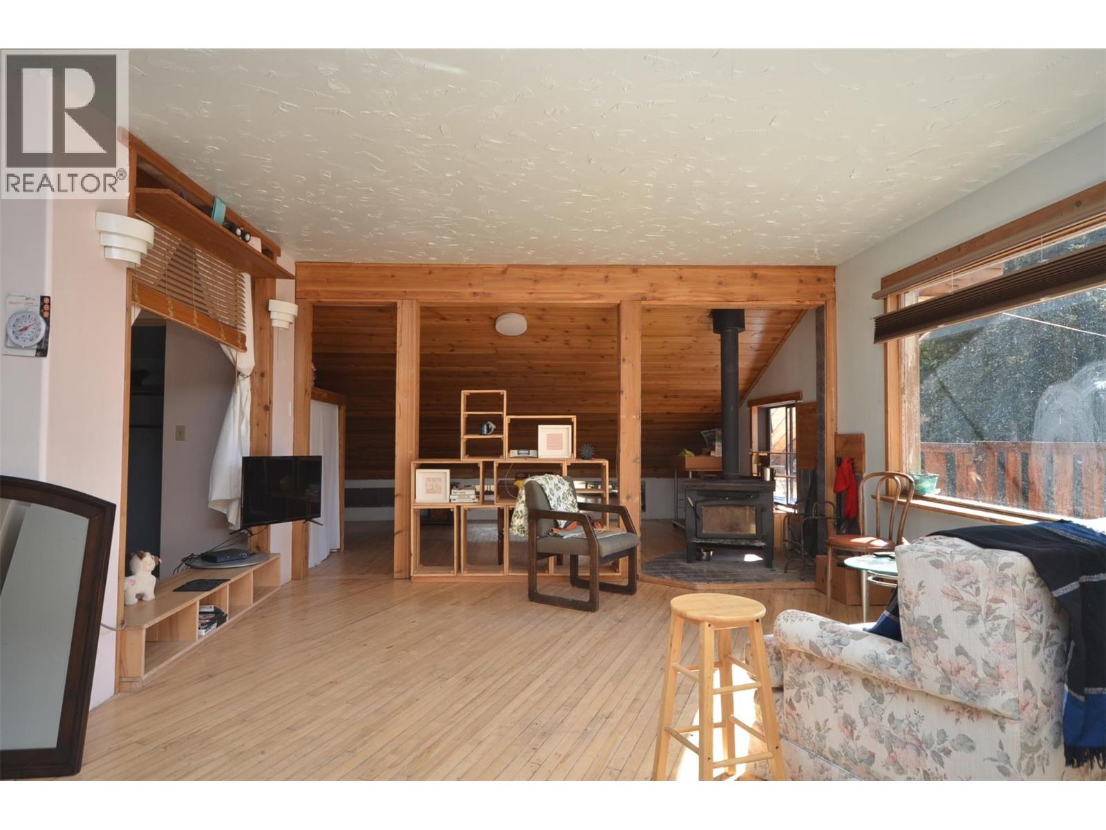 1538 CREIGHTON VALLEY ROAD - 87