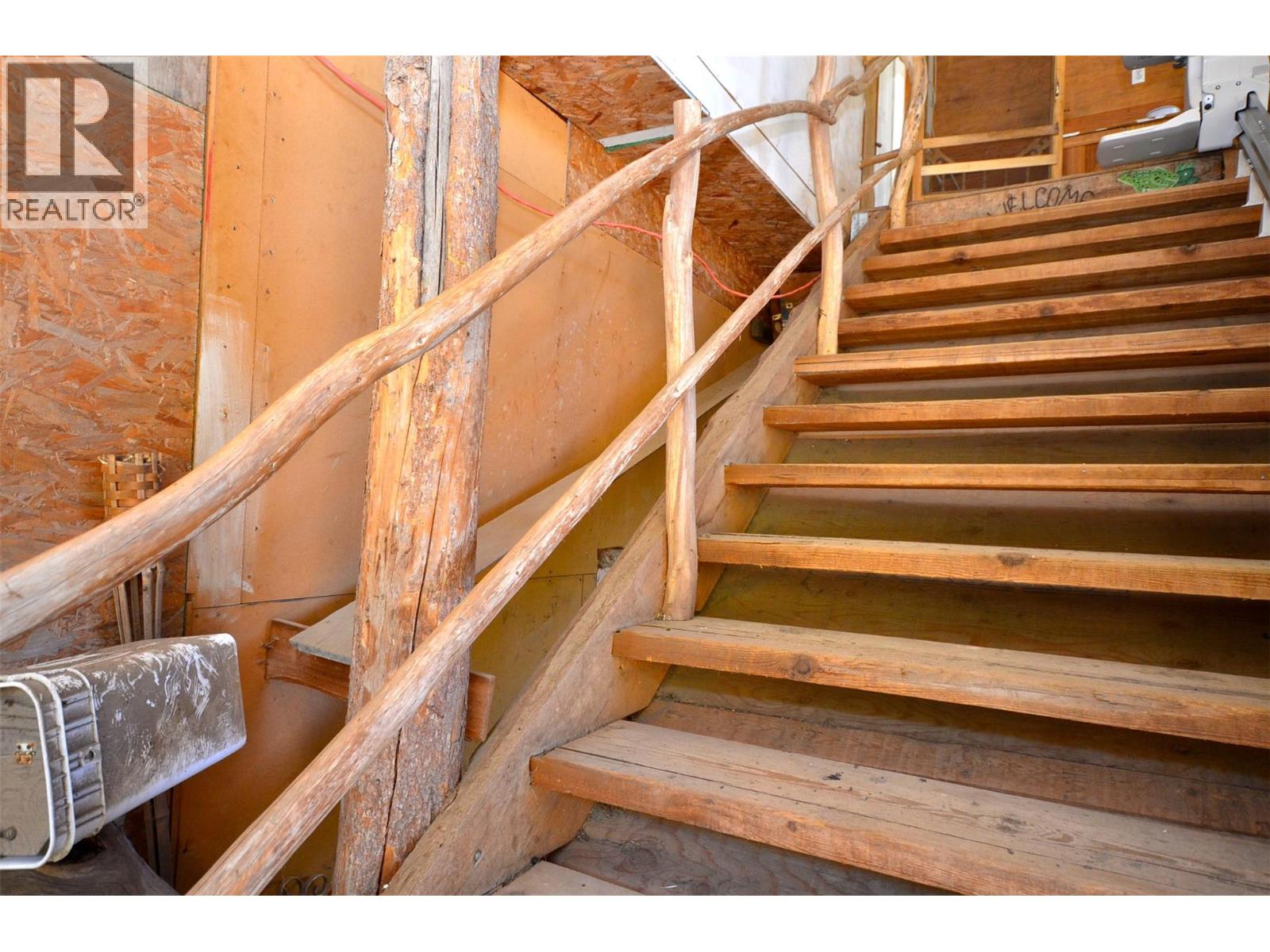 1538 CREIGHTON VALLEY ROAD - 91