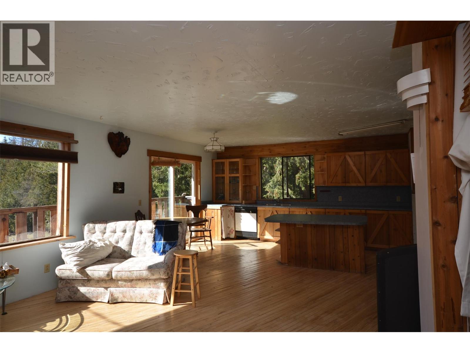 1538 CREIGHTON VALLEY ROAD - 80