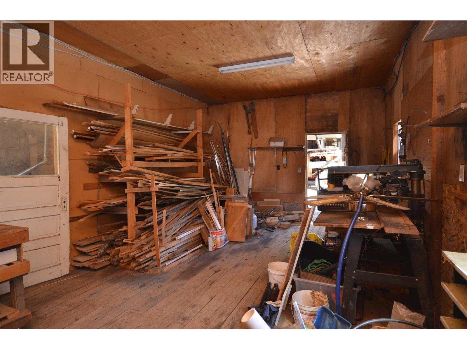 1538 CREIGHTON VALLEY ROAD - 66