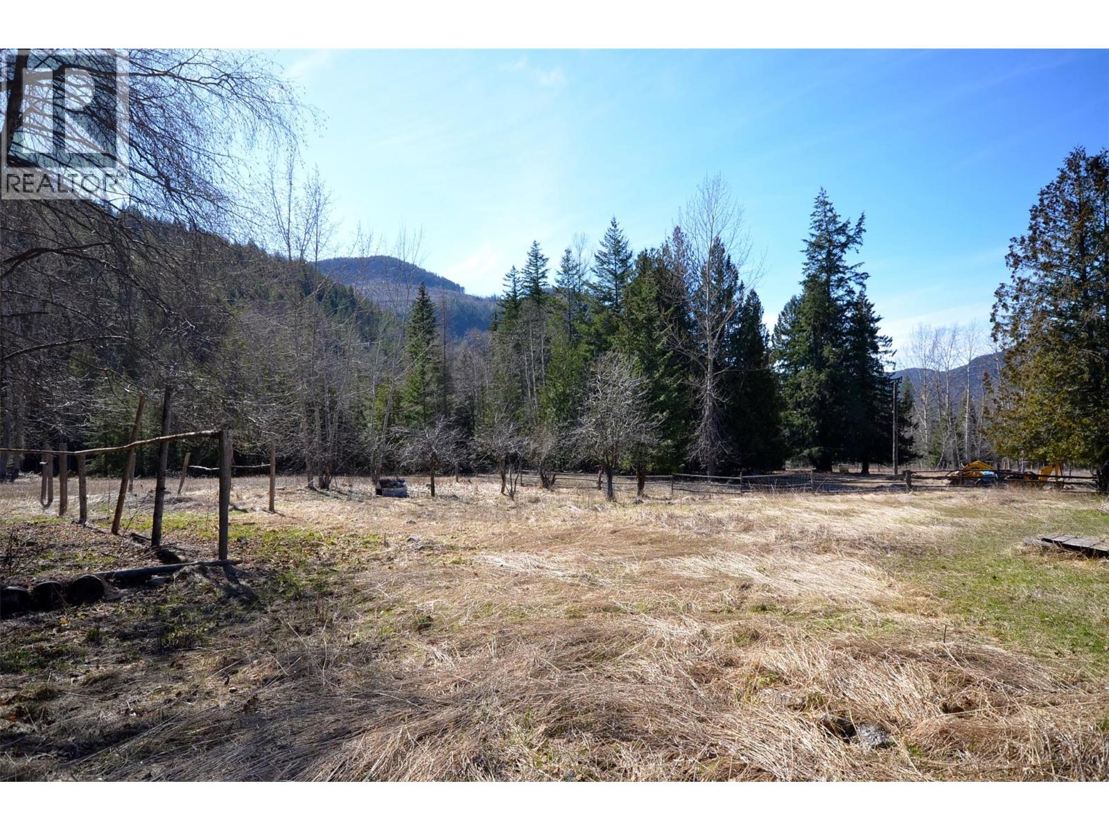 1538 Creighton Valley Road - 40