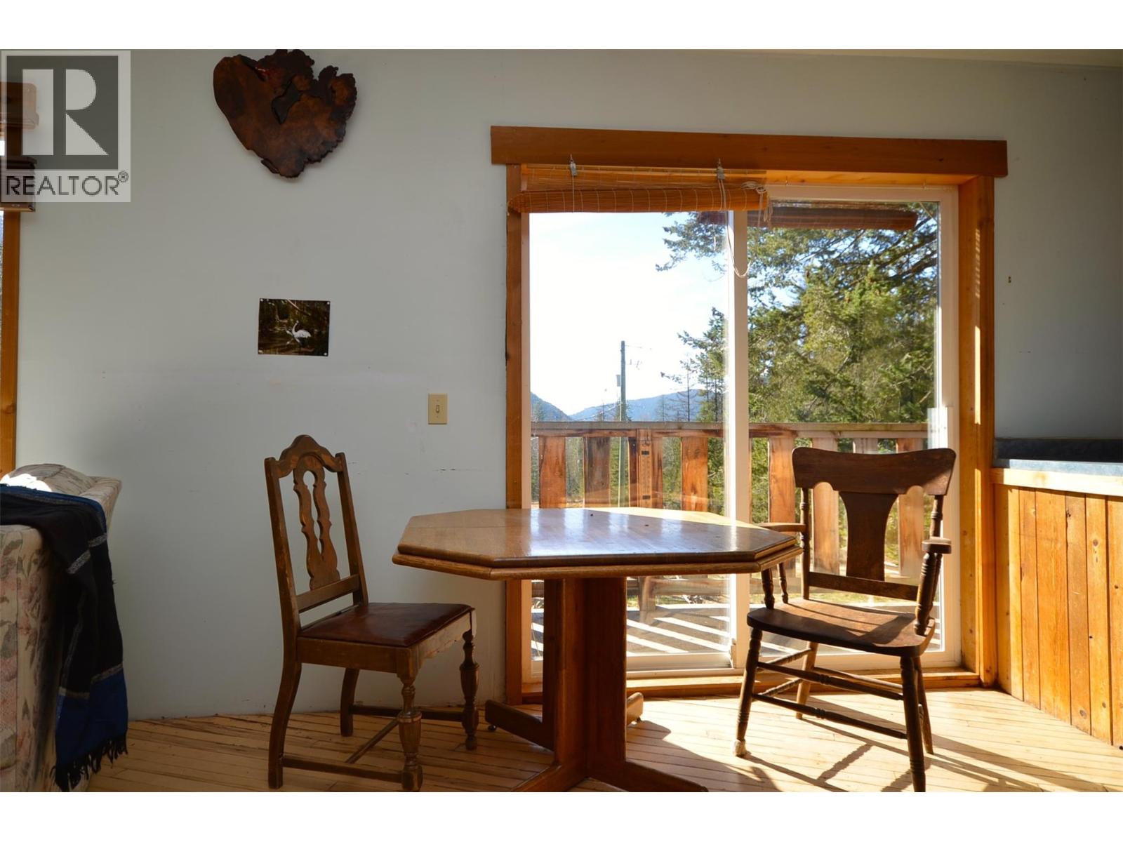 1538 CREIGHTON VALLEY ROAD - 83