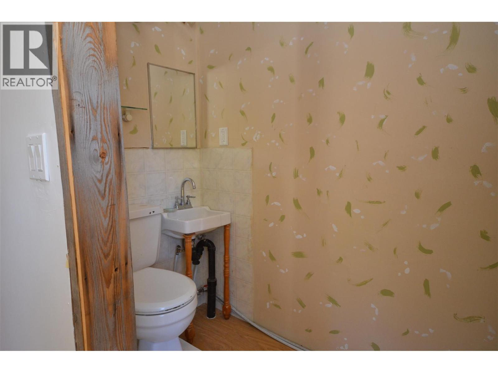 1538 CREIGHTON VALLEY ROAD - 53