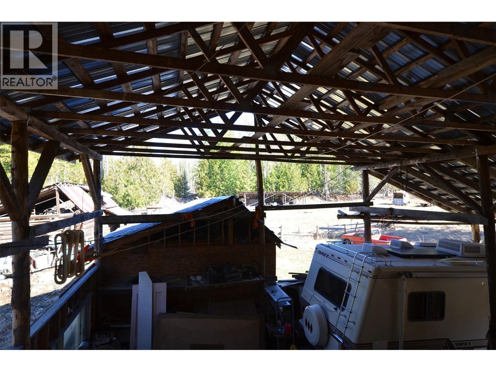 1538 Creighton Valley Road - 70