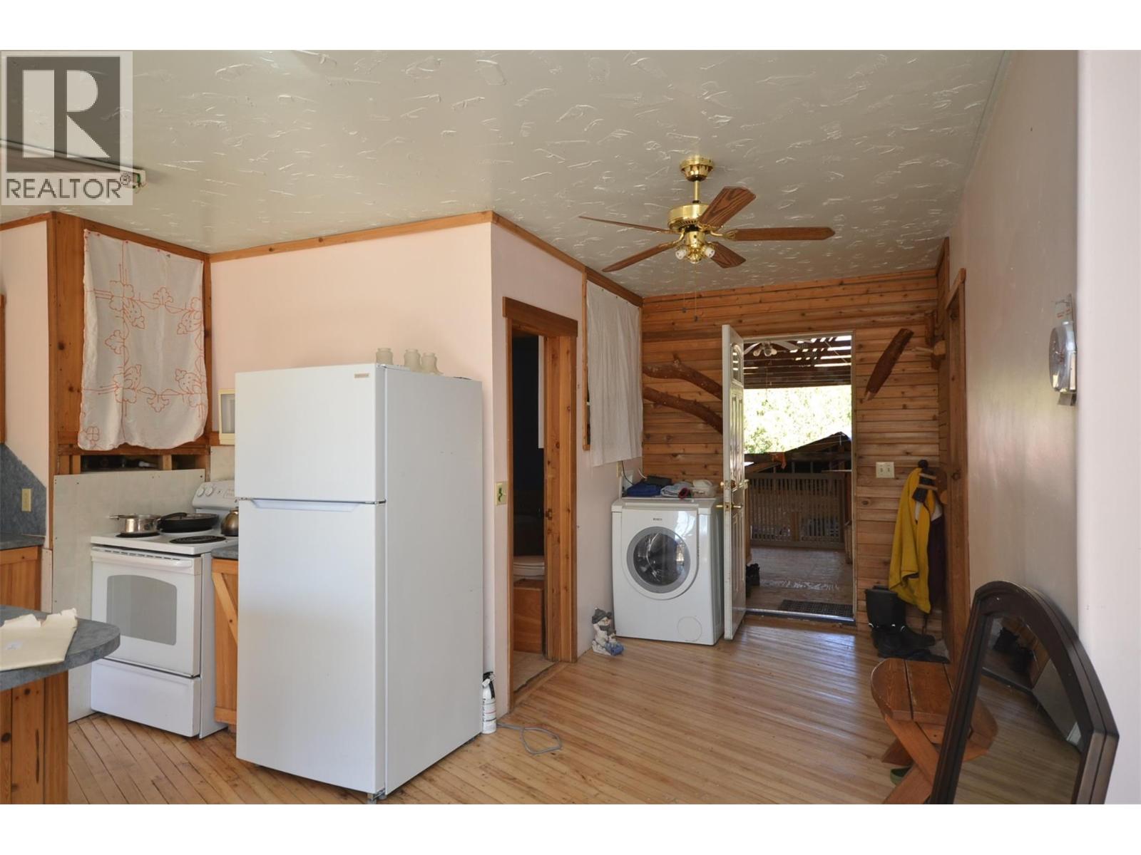 1538 CREIGHTON VALLEY ROAD - 77