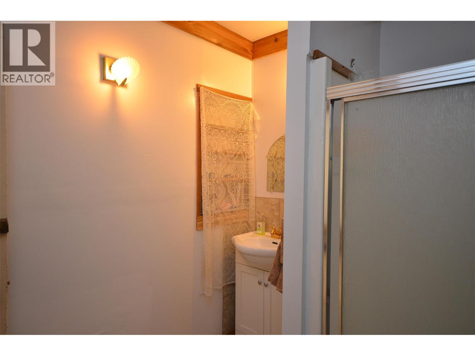 1538 CREIGHTON VALLEY ROAD - 73