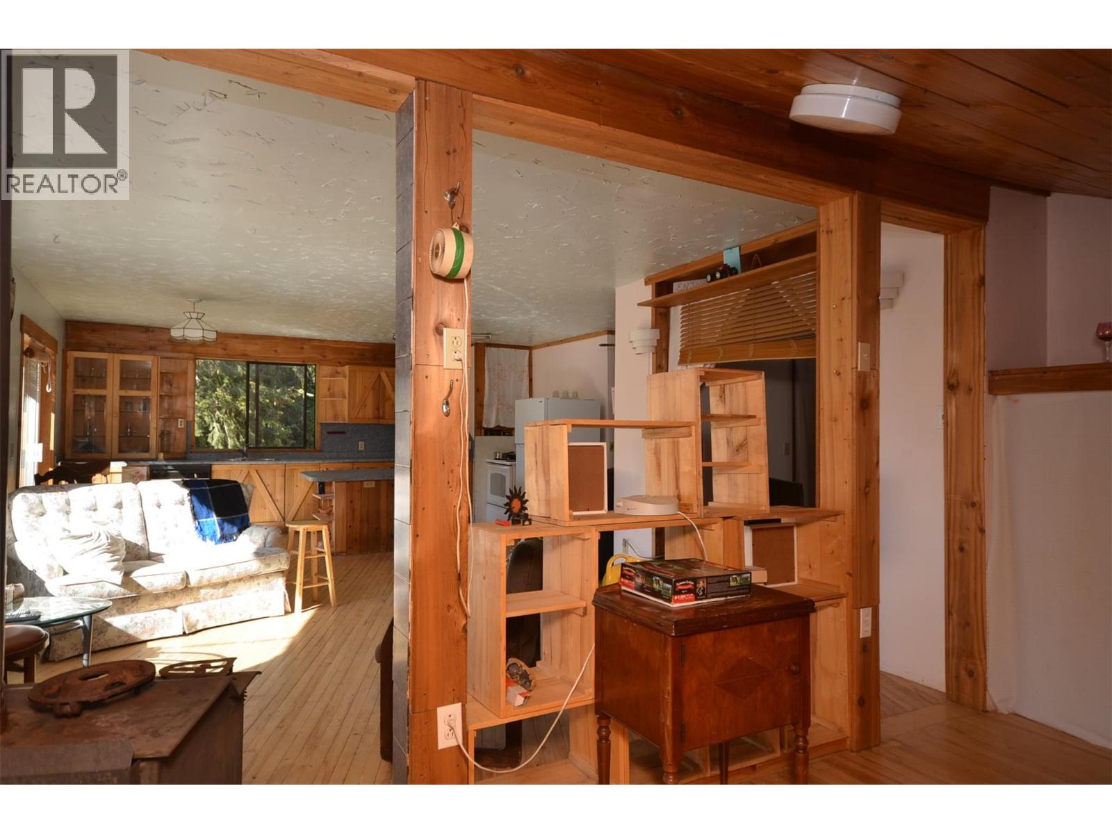 1538 CREIGHTON VALLEY ROAD - 79