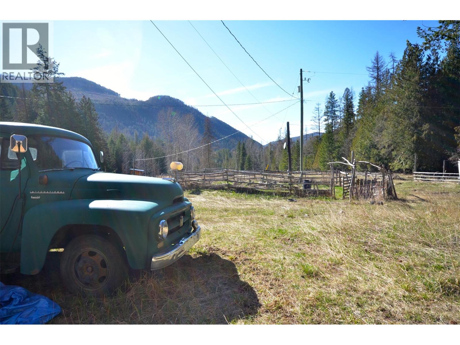 1538 CREIGHTON VALLEY ROAD - 69