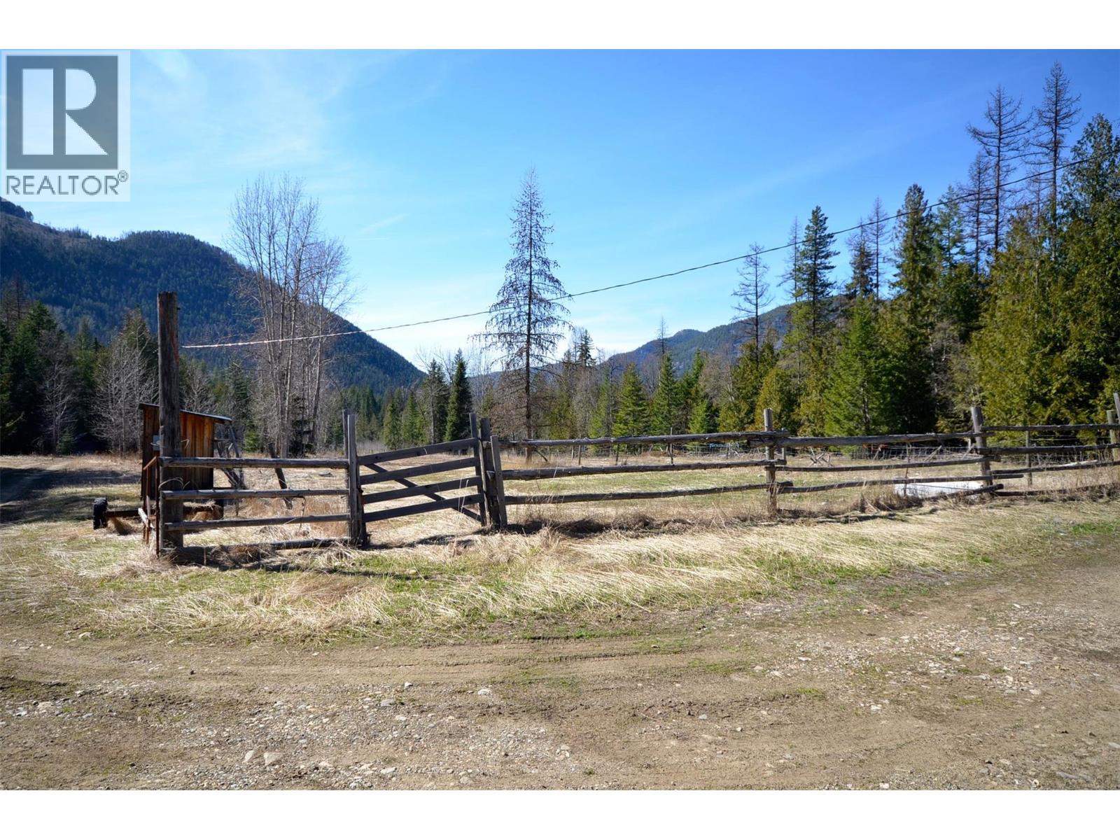 1538 Creighton Valley Road - 16