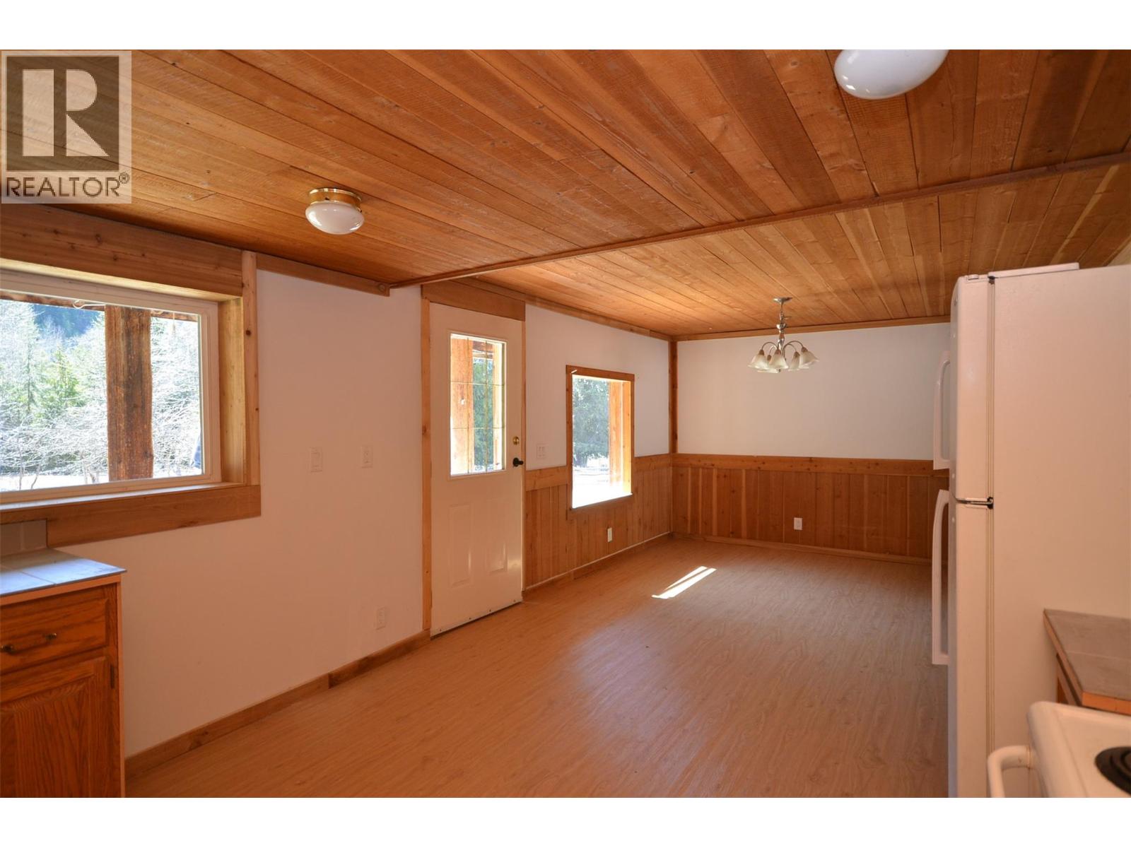 1538 CREIGHTON VALLEY ROAD - 47