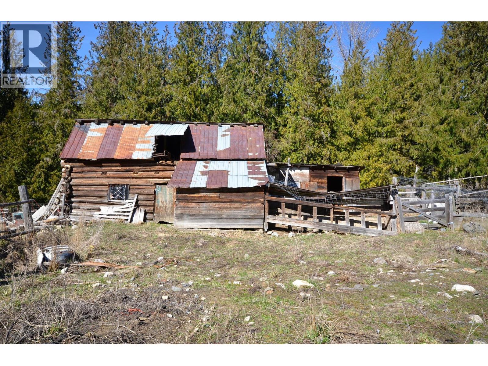 1538 Creighton Valley Road - 28