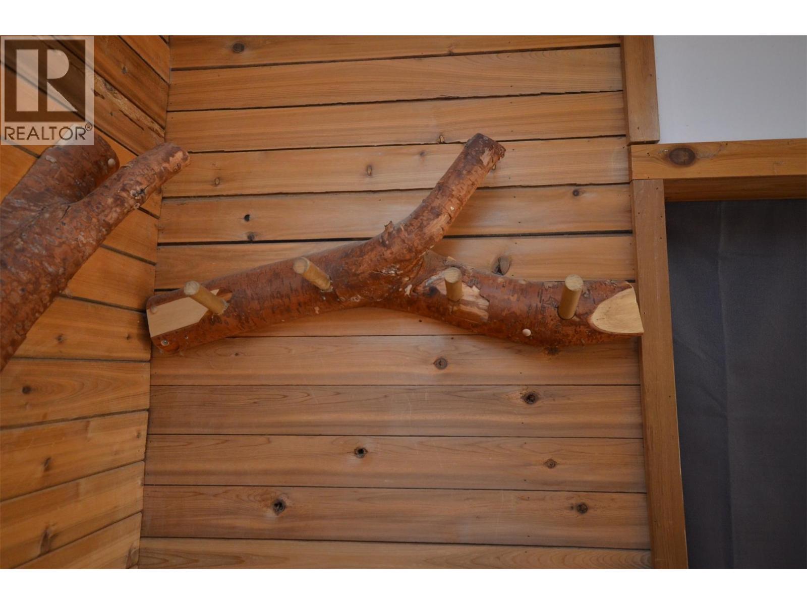 1538 CREIGHTON VALLEY ROAD - 74