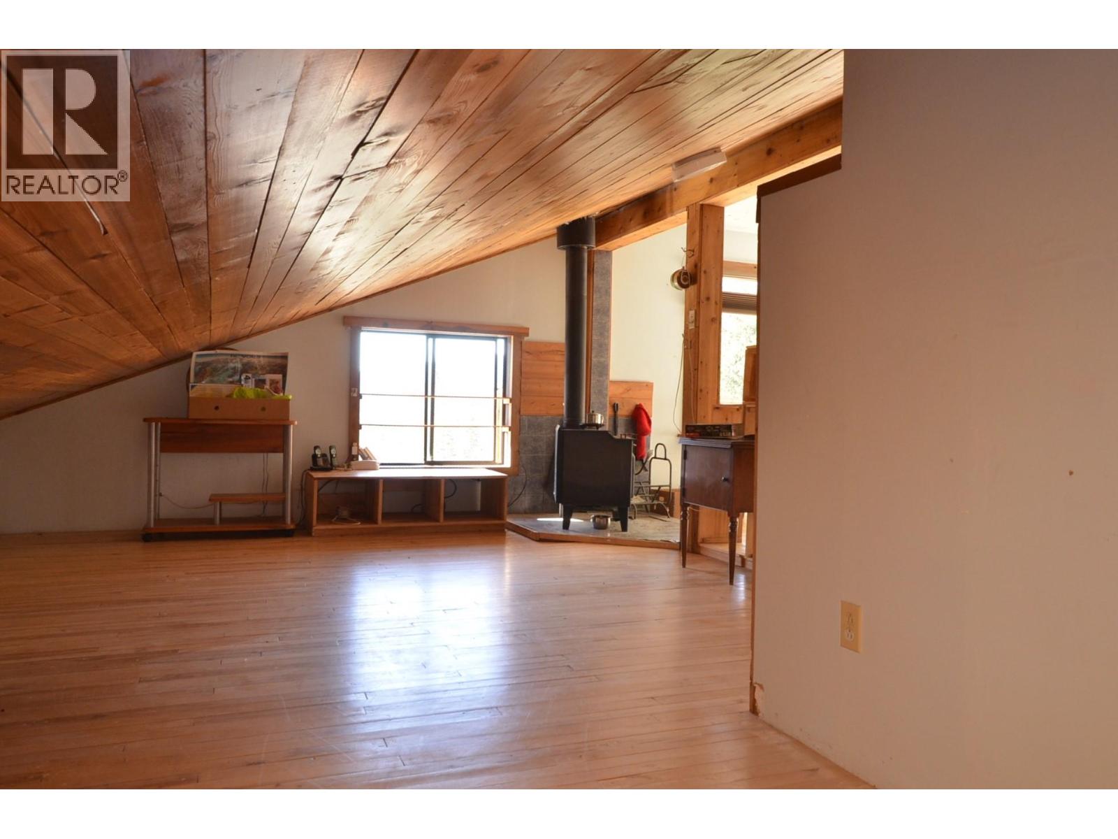 1538 CREIGHTON VALLEY ROAD - 78