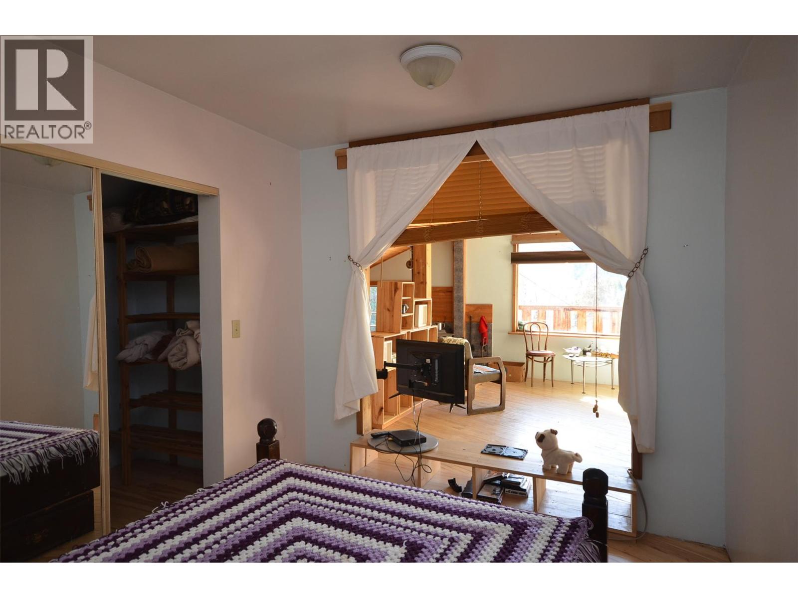 1538 CREIGHTON VALLEY ROAD - 76