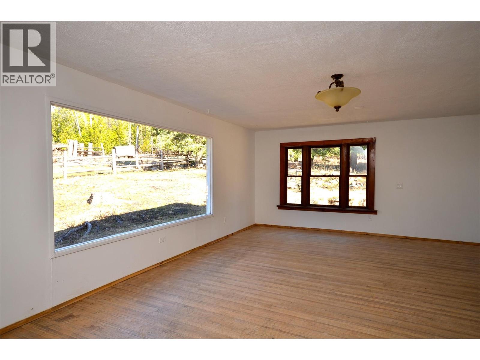 1538 CREIGHTON VALLEY ROAD - 60