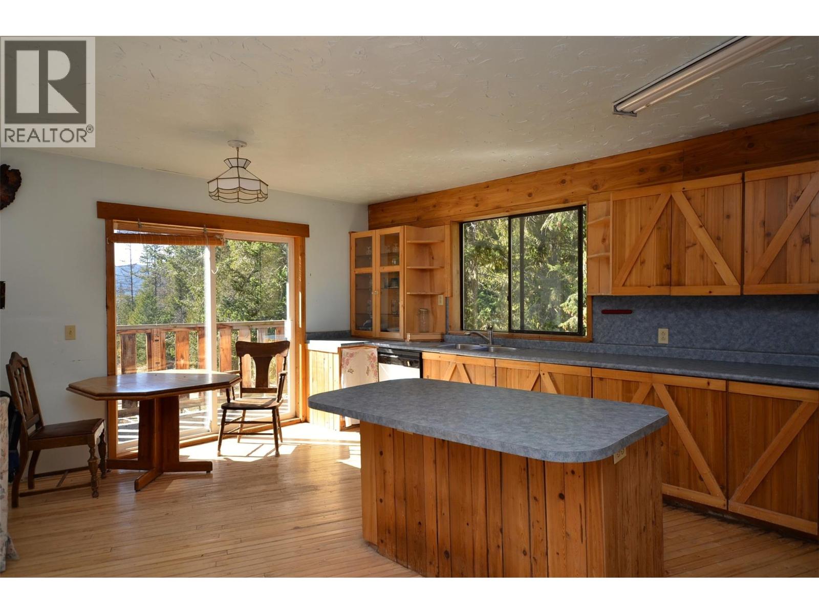 1538 CREIGHTON VALLEY ROAD - 82