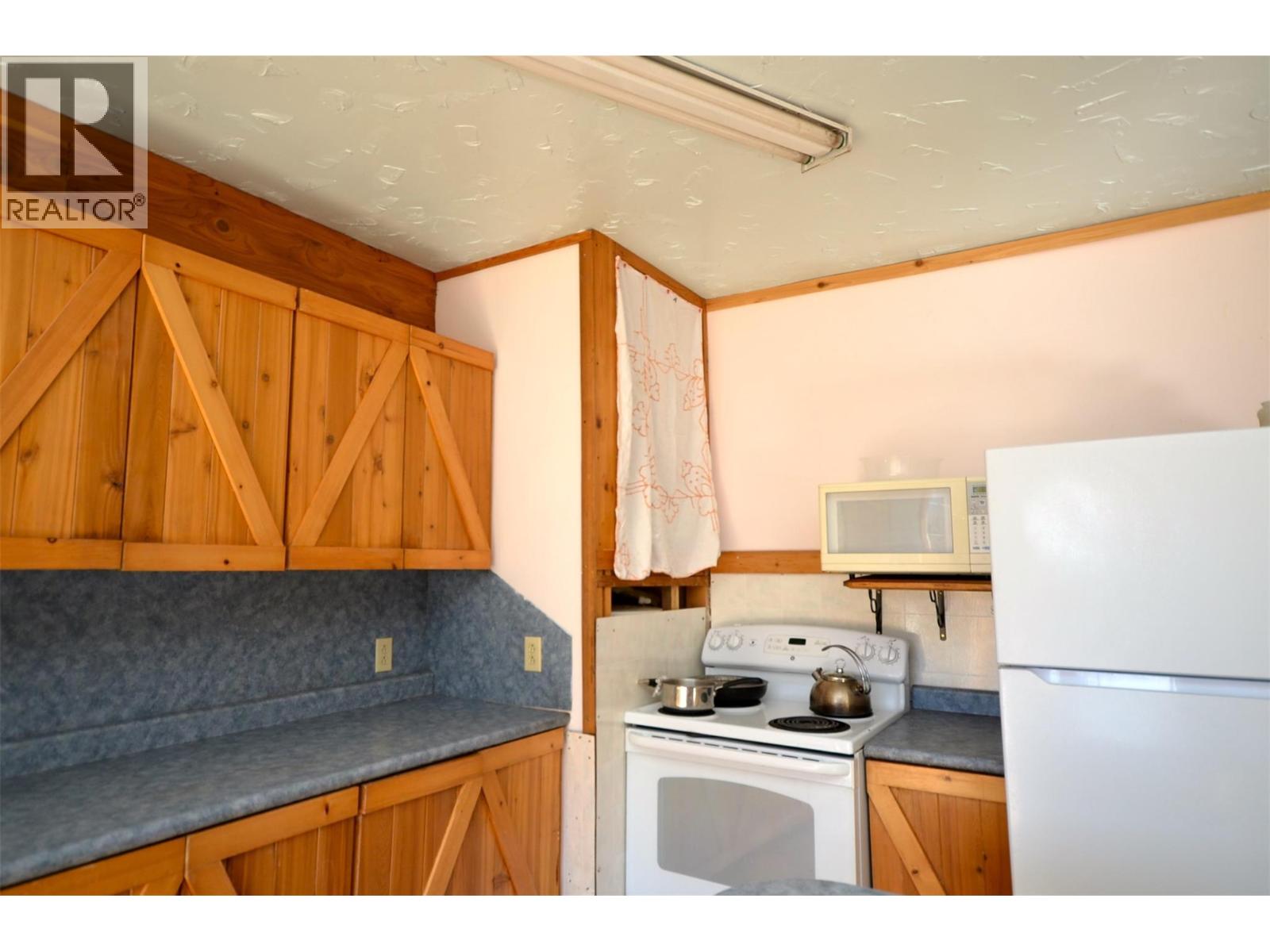 1538 Creighton Valley Road - 85