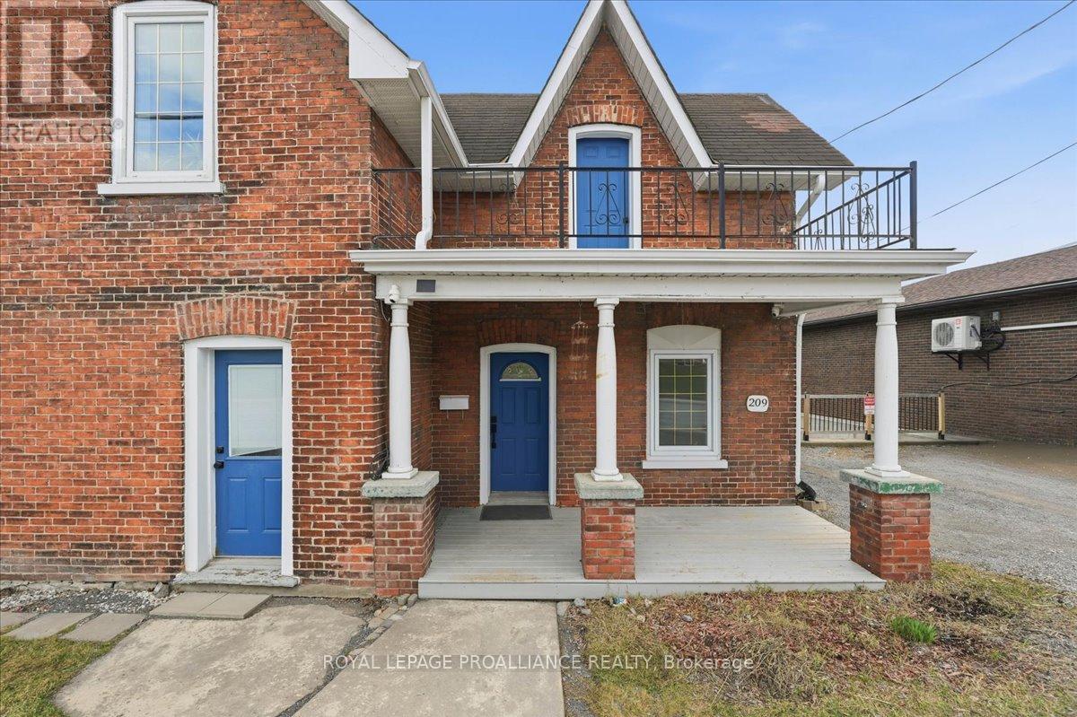 209 DUNDAS STREET E - 2
