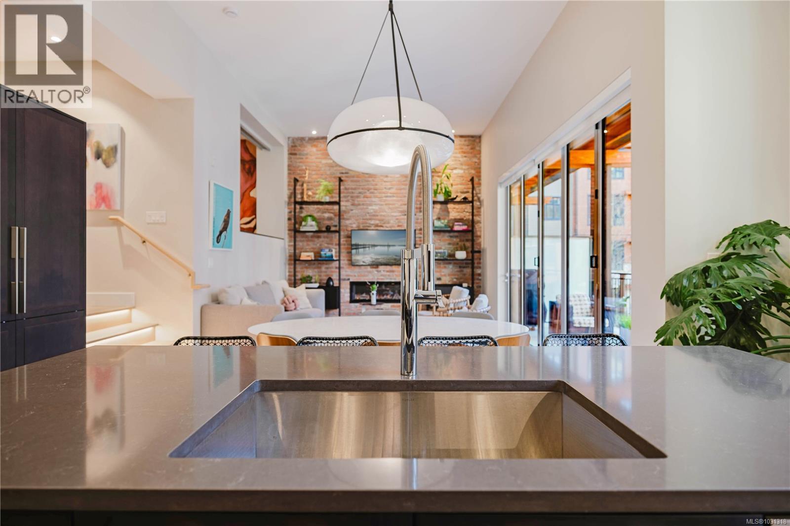 207 427 Lampson Street, Esquimalt