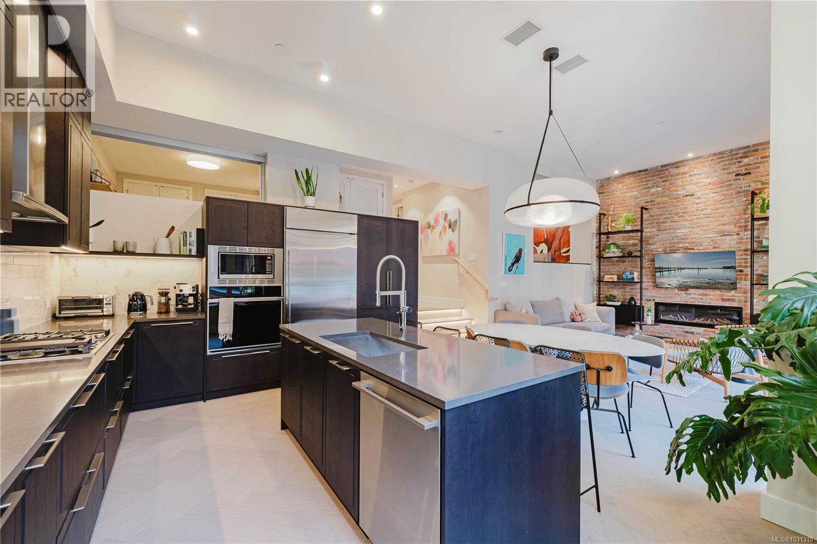 207 427 Lampson Street, Esquimalt