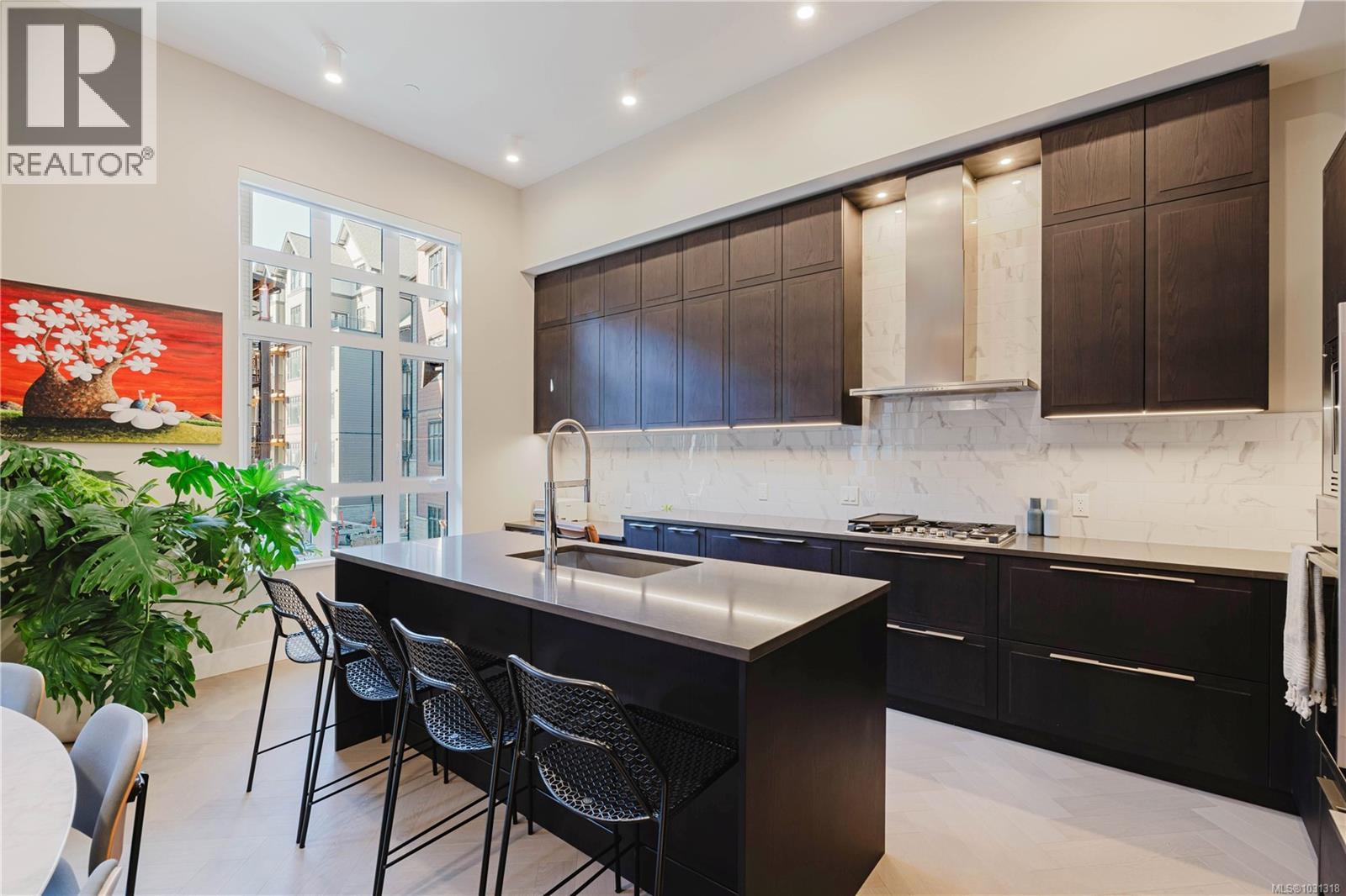 207 427 Lampson Street, Esquimalt