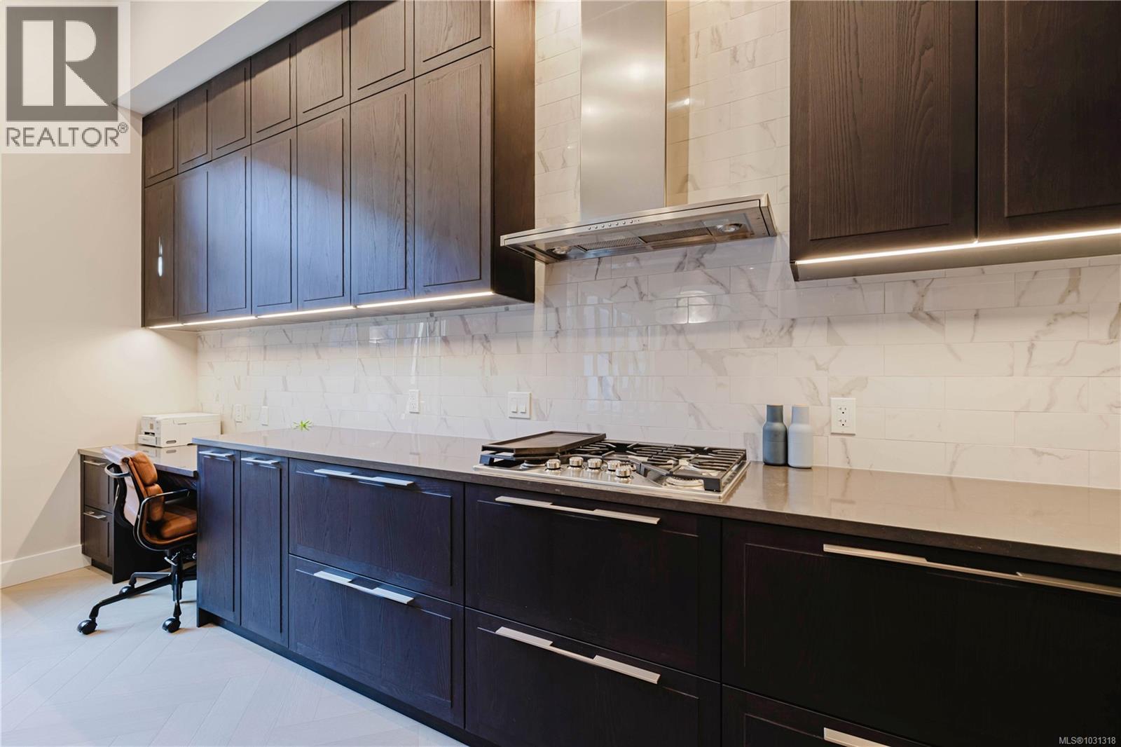 207 427 Lampson Street, Esquimalt