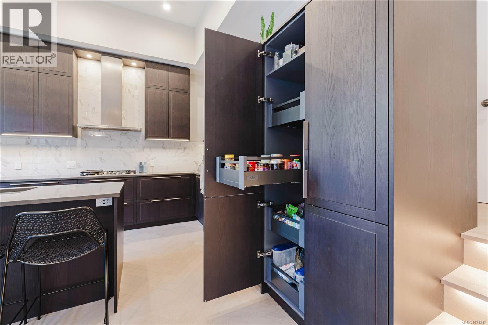 207 427 Lampson Street, Esquimalt