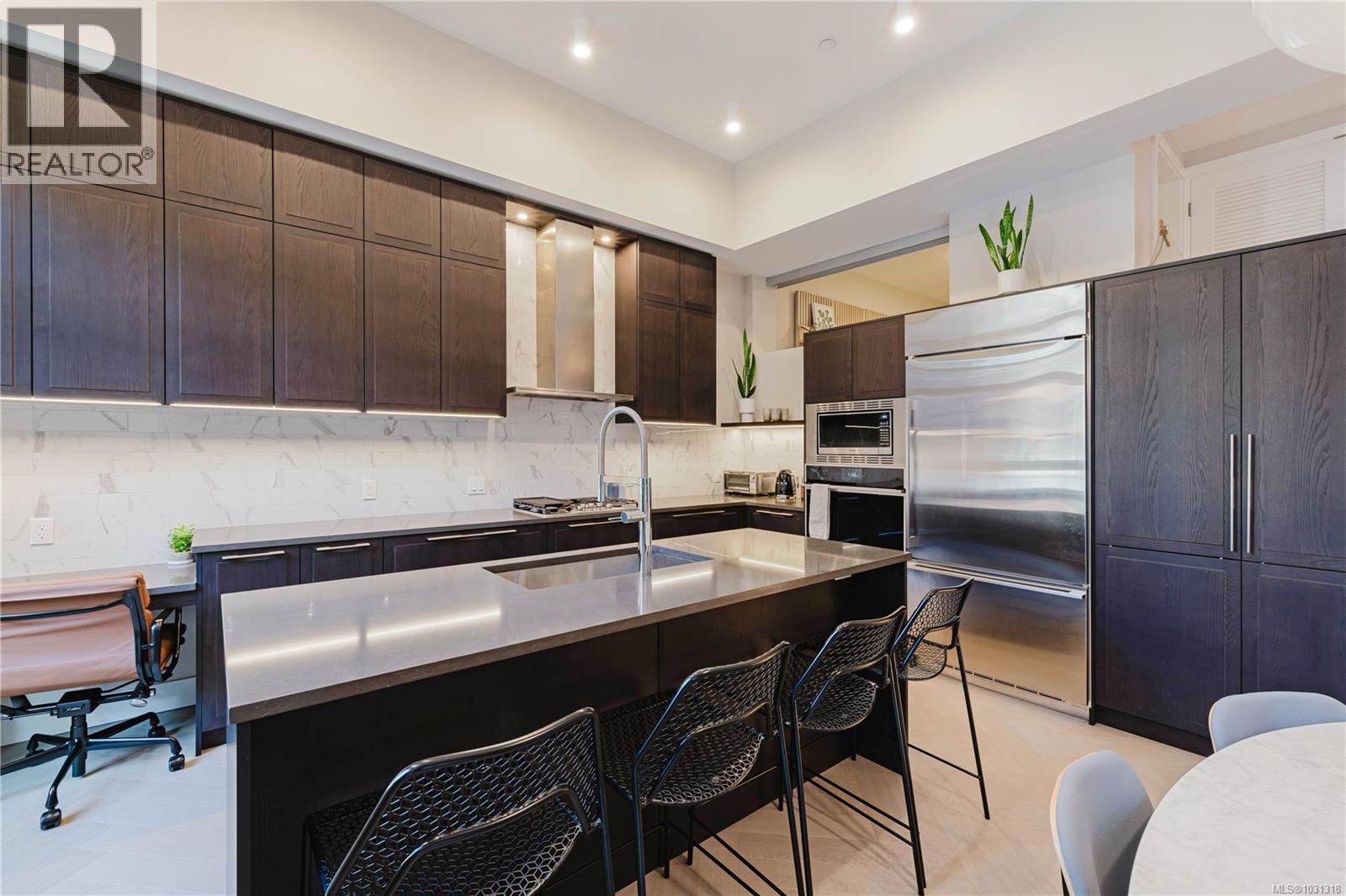 207 427 Lampson Street, Esquimalt