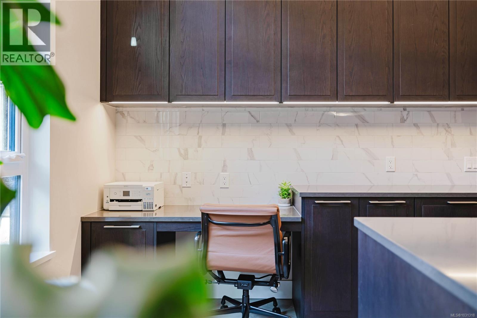 207 427 Lampson Street, Esquimalt