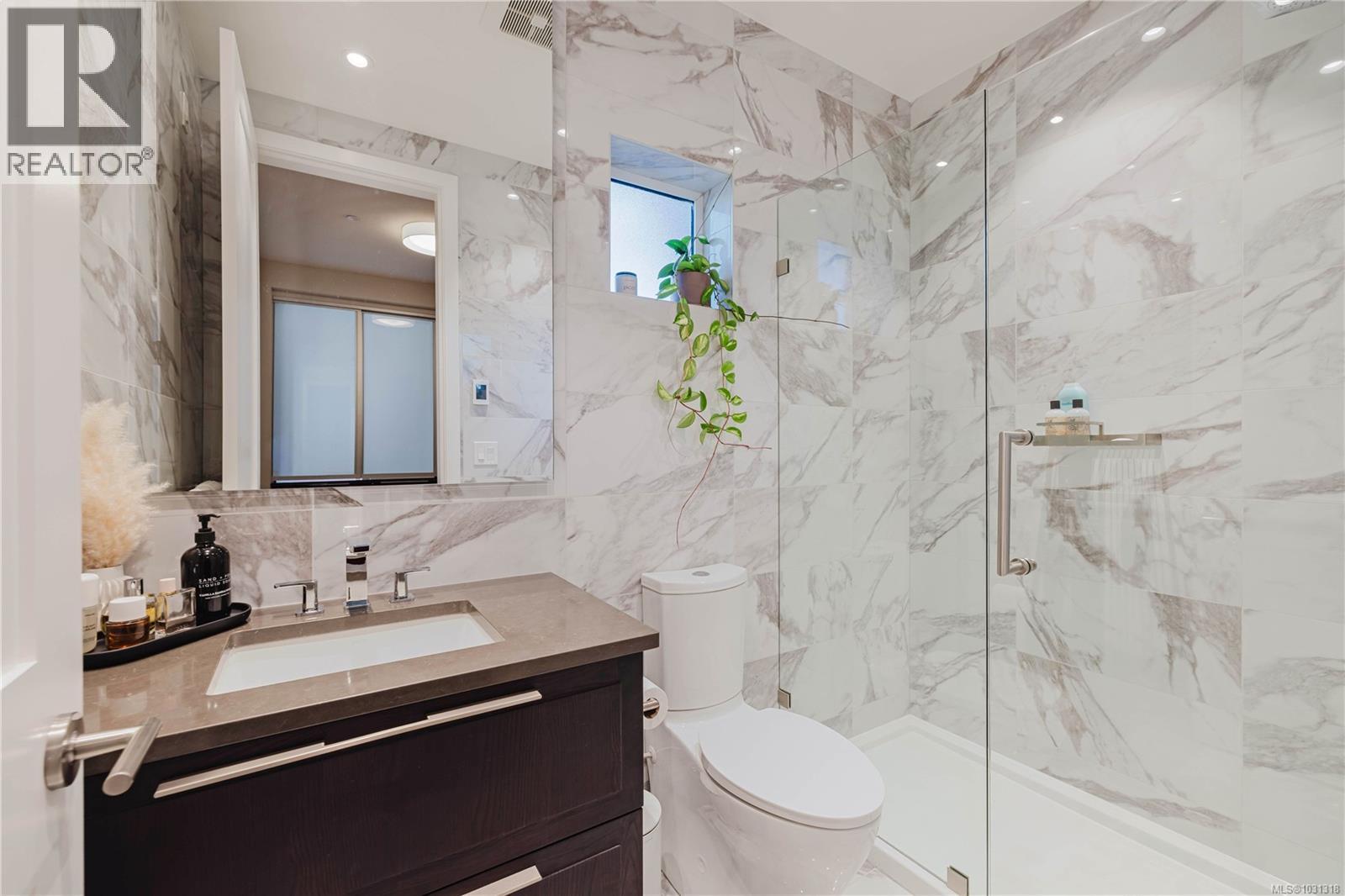 207 427 Lampson Street, Esquimalt