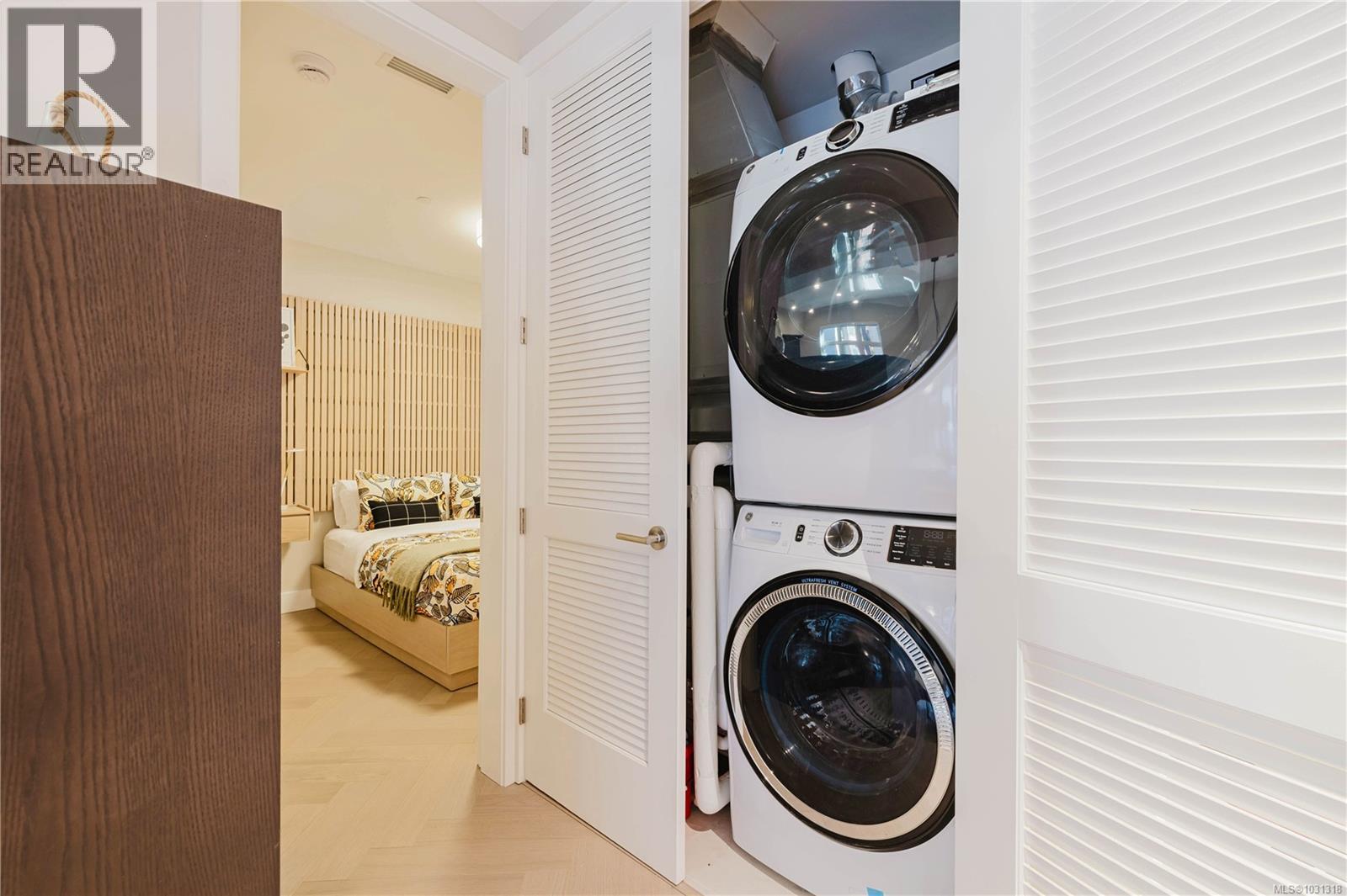 207 427 Lampson Street, Esquimalt