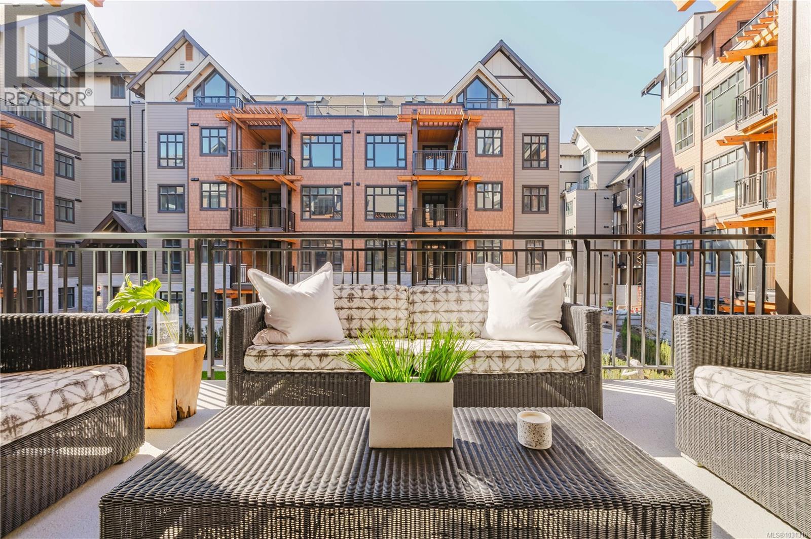 207 427 Lampson Street, Esquimalt