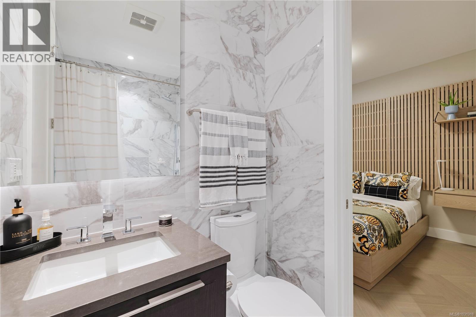 207 427 Lampson Street, Esquimalt