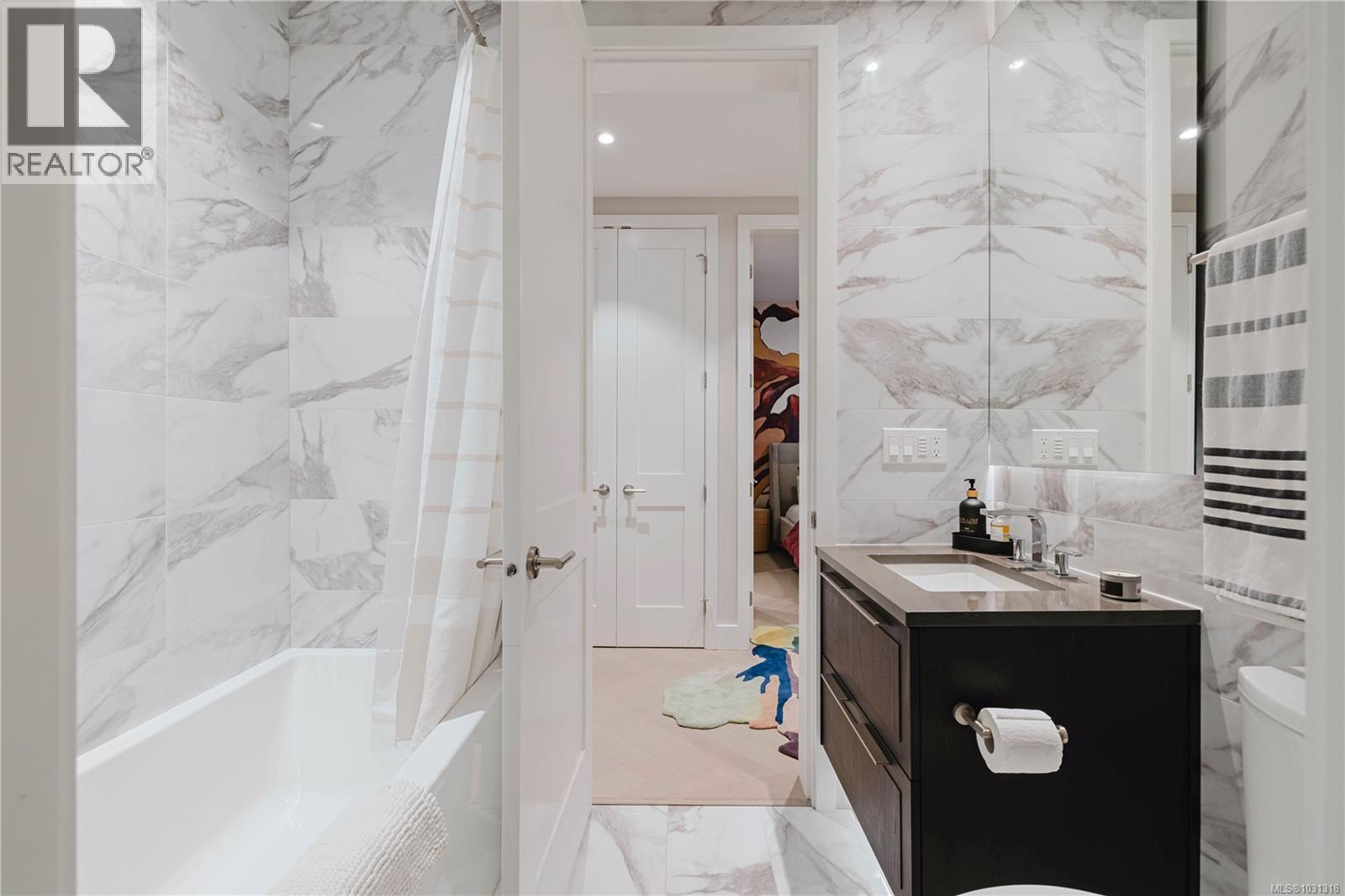 207 427 Lampson Street, Esquimalt