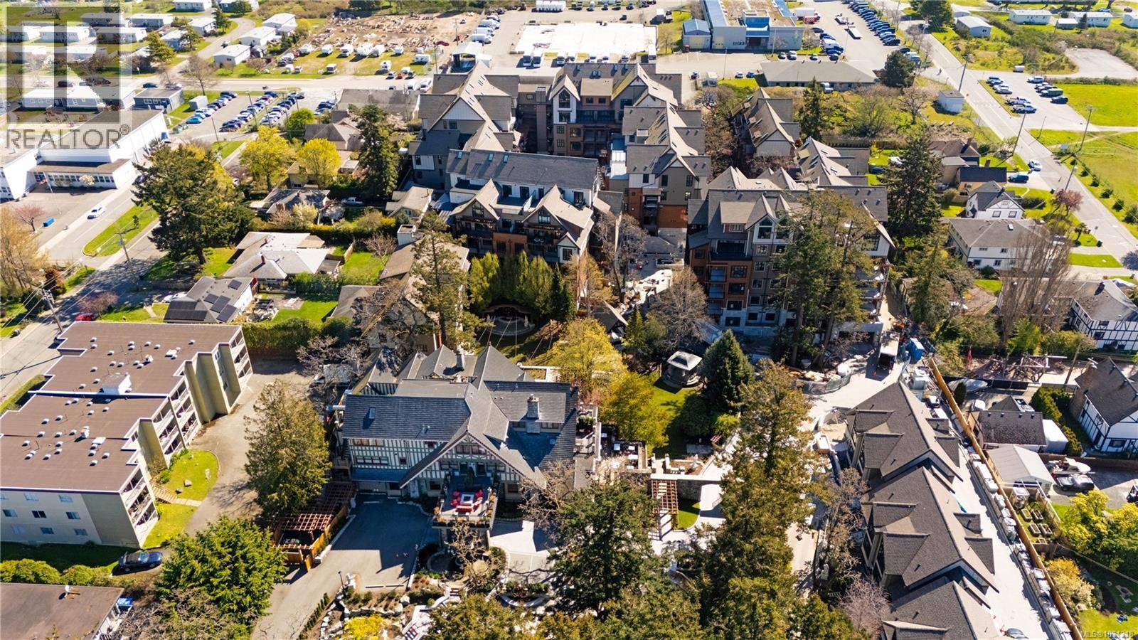 207 427 Lampson Street, Esquimalt