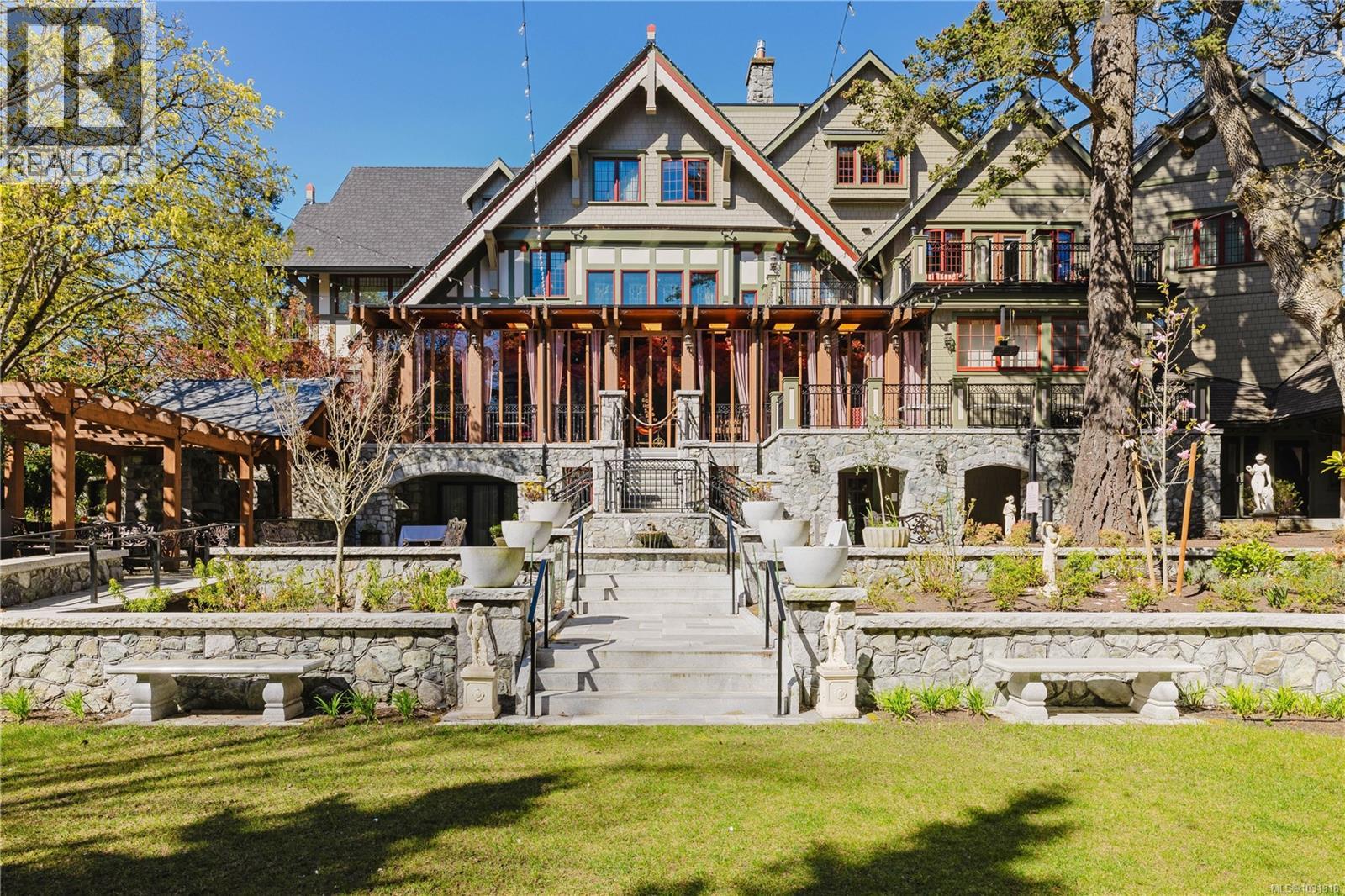 207 427 Lampson Street, Esquimalt