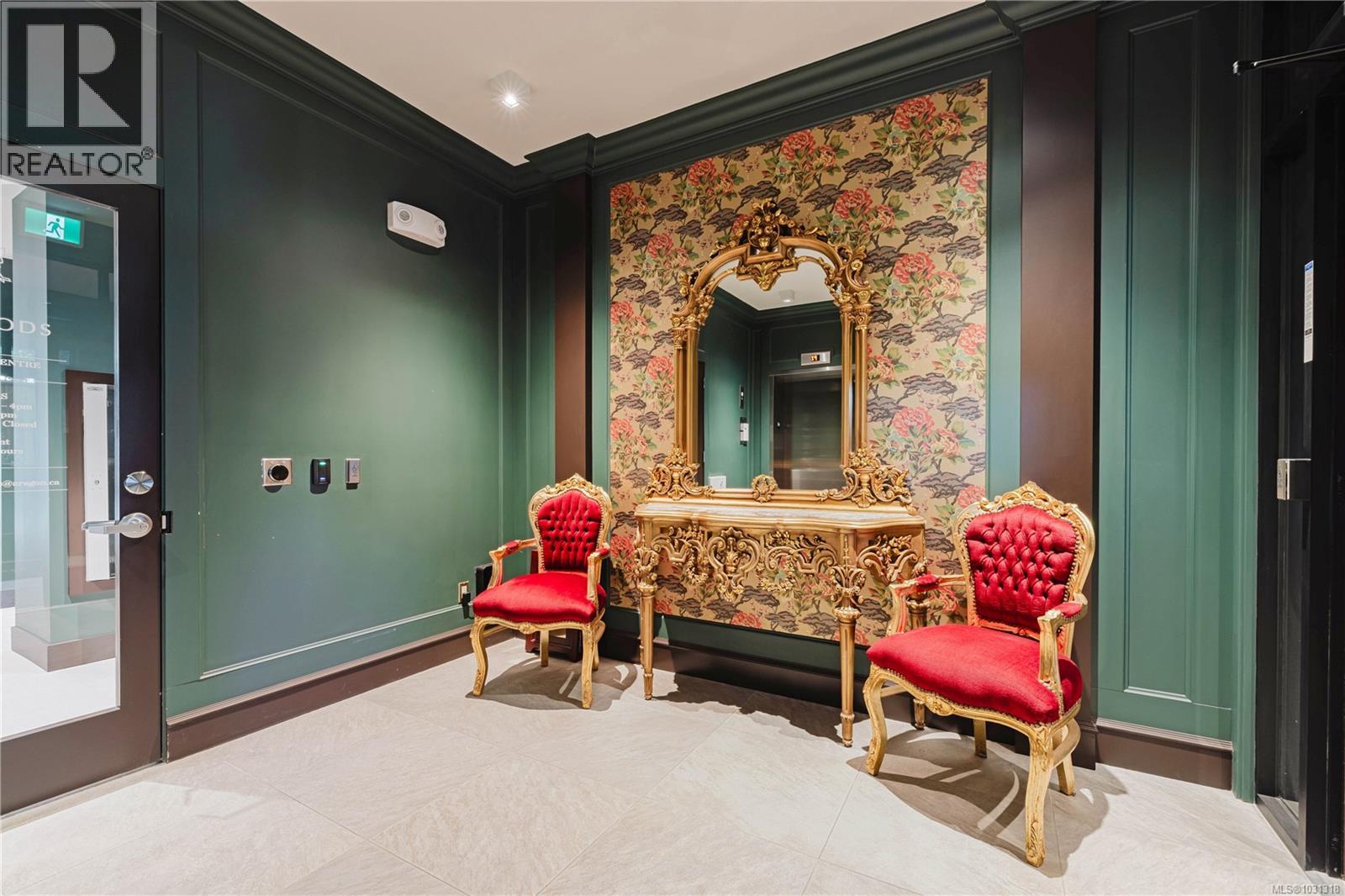 207 427 Lampson Street, Esquimalt