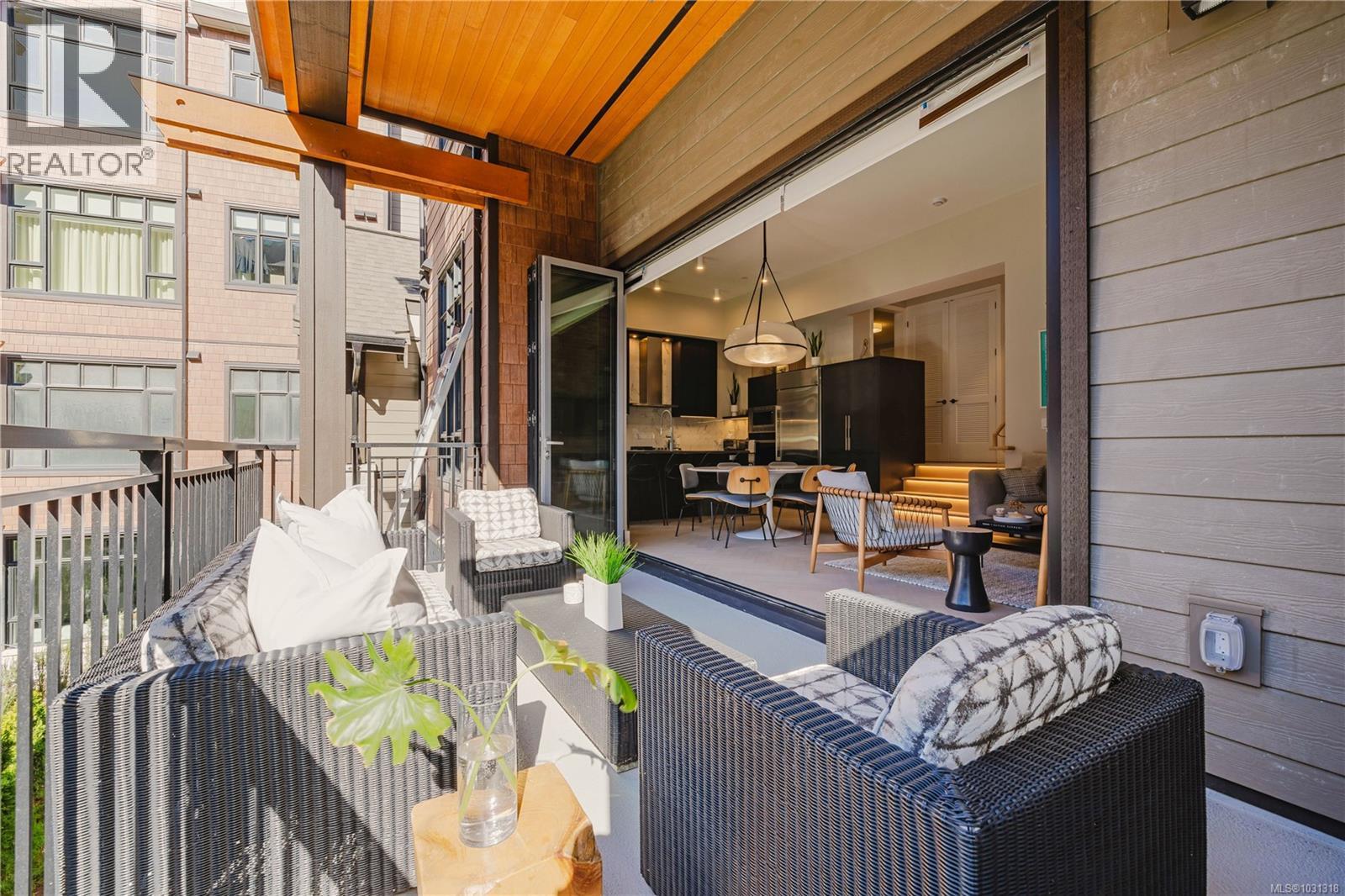 207 427 Lampson Street, Esquimalt