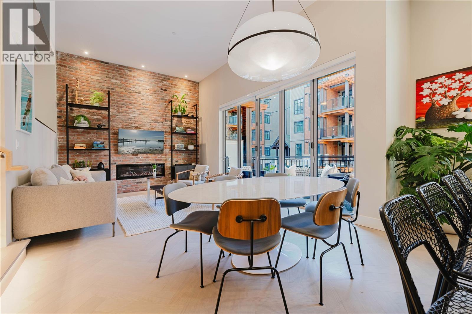 207 427 Lampson Street, Esquimalt