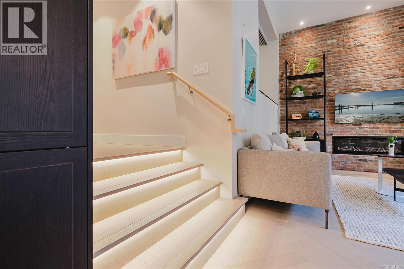 207 427 Lampson Street, Esquimalt